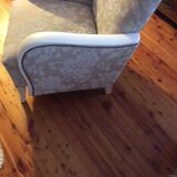 Set of 2 white Art Deco armchairs in fabric - Hungary, 1930s, with sculpted backrest and armrests.