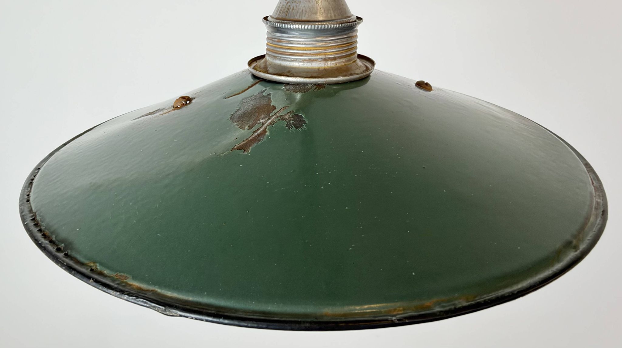 Lumière émaillée verte industrielle, années 1950
