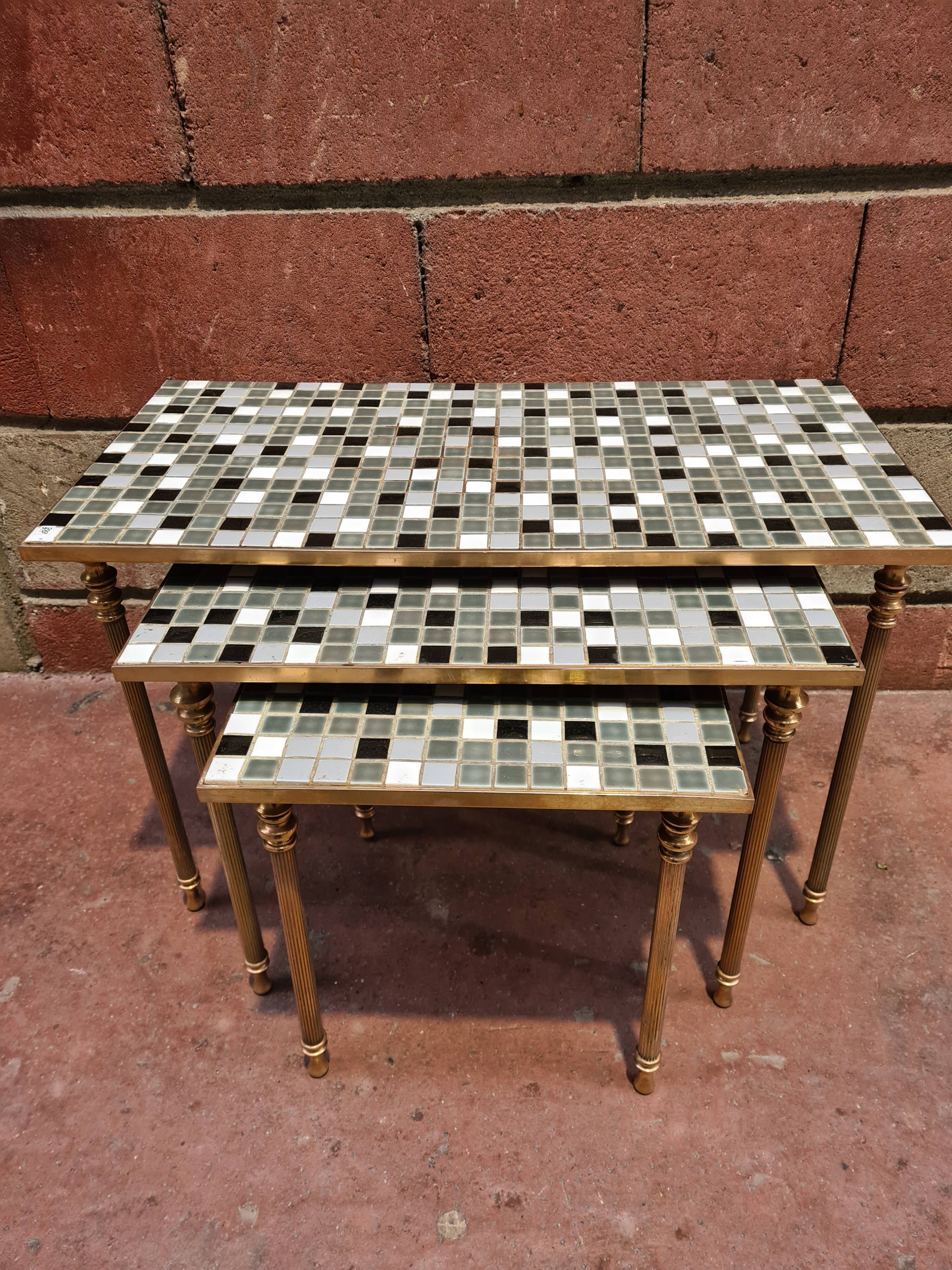 Vintage trundle coffee table