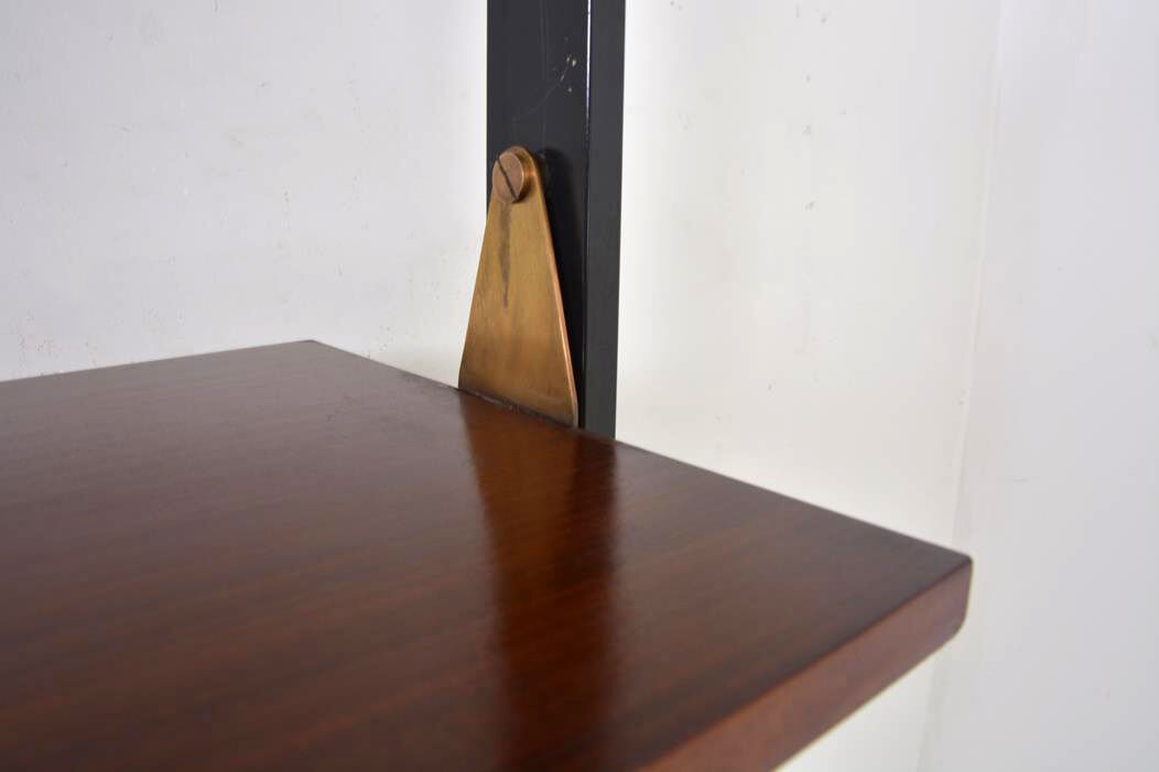 Italian freestanding shelf dating from the 60s