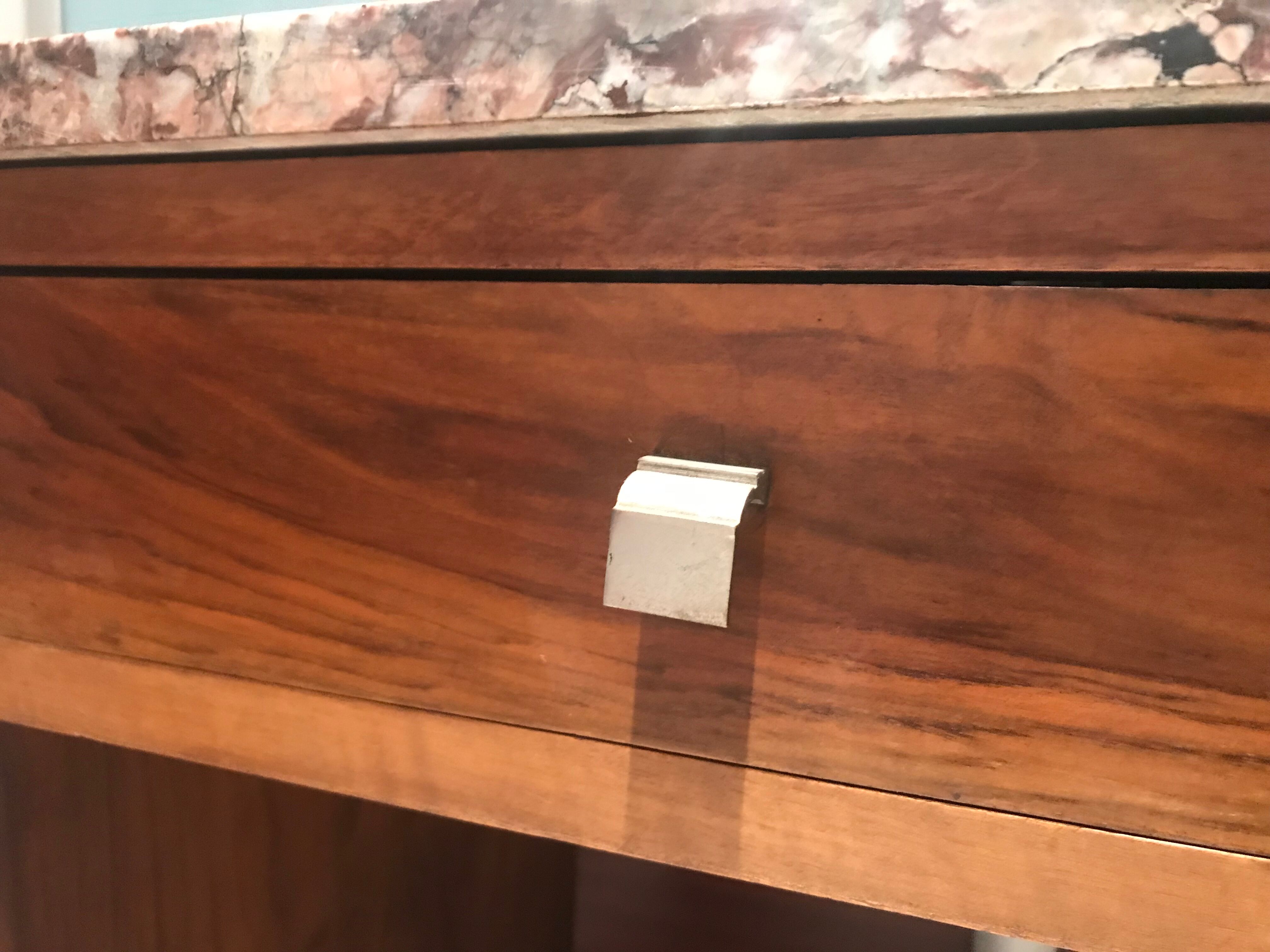 Art Deco era hairdresser