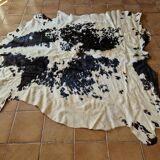 Large cowhide (rug)