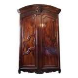 Lyonese walnut wardrobe from the 18th century.
