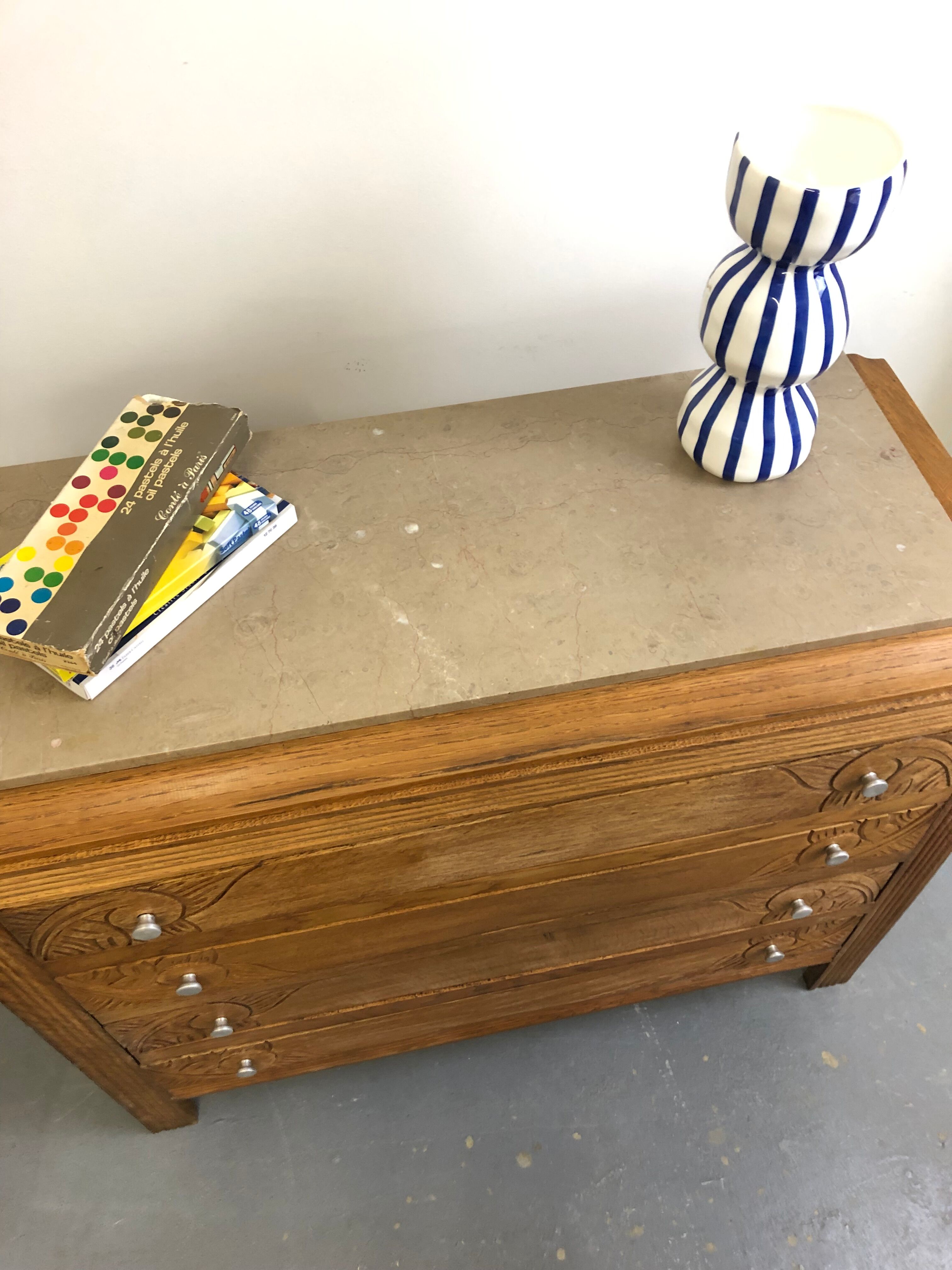 Oak chest of drawers