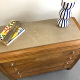 Oak chest of drawers