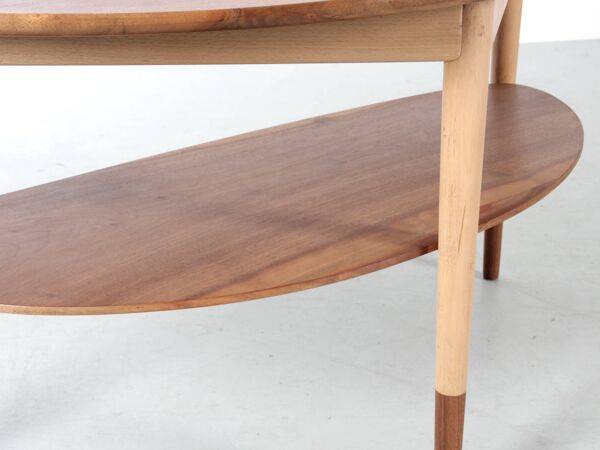 Table basse scandinave ou table d'appoint demi lune en noyer