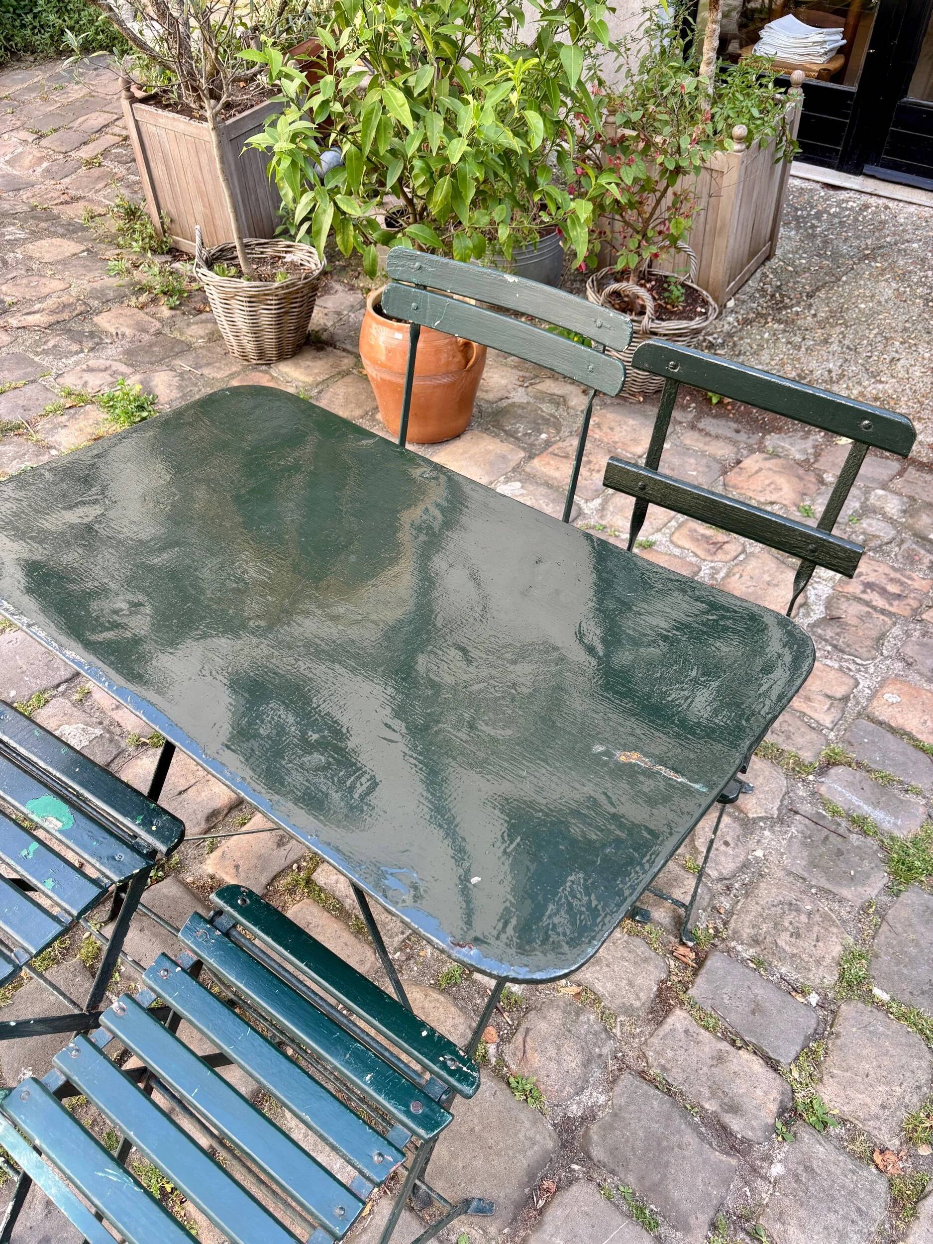 Salon de jardin, table et 4 chaises pliantes en métal vert