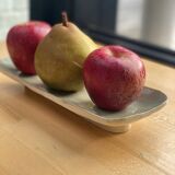 Elongated cake plate