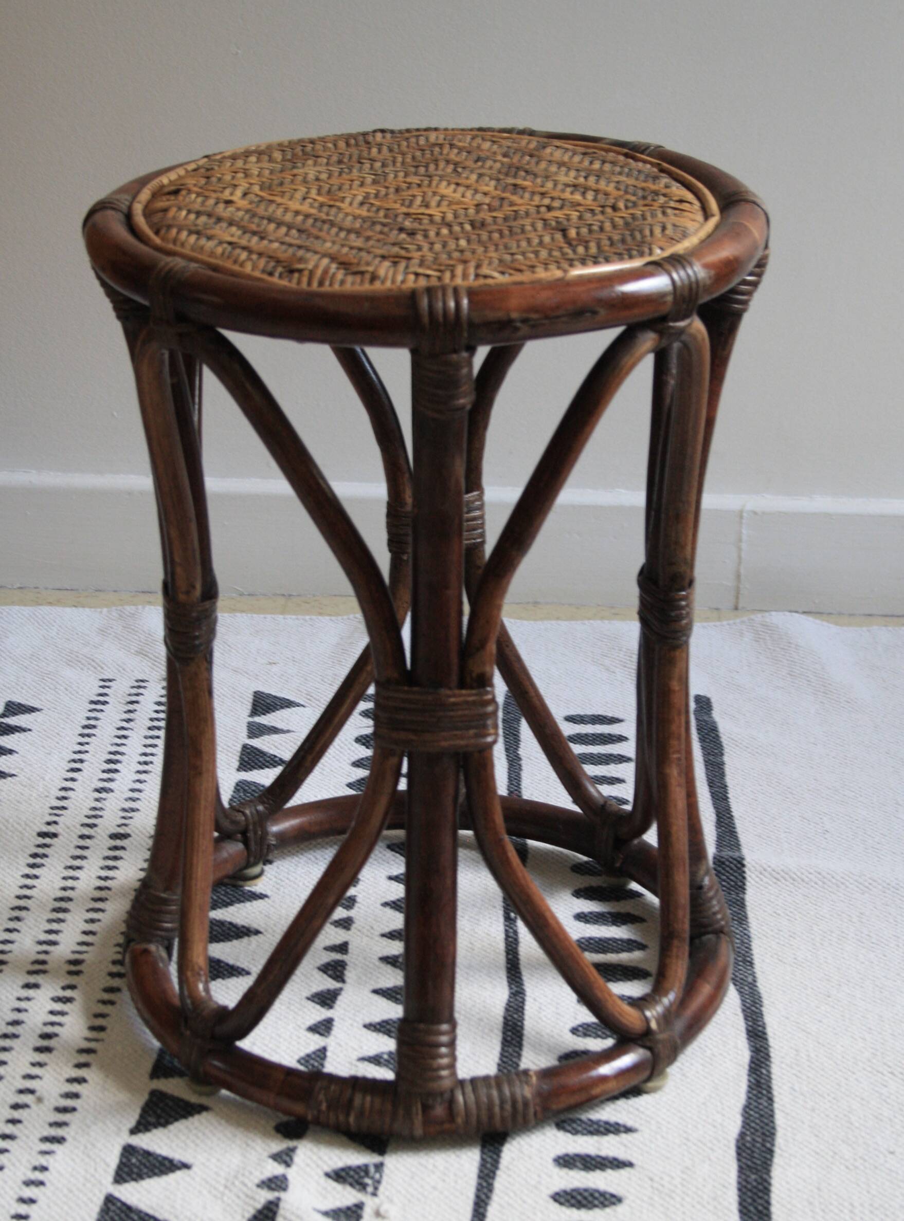 Tabouret en rotin et osier