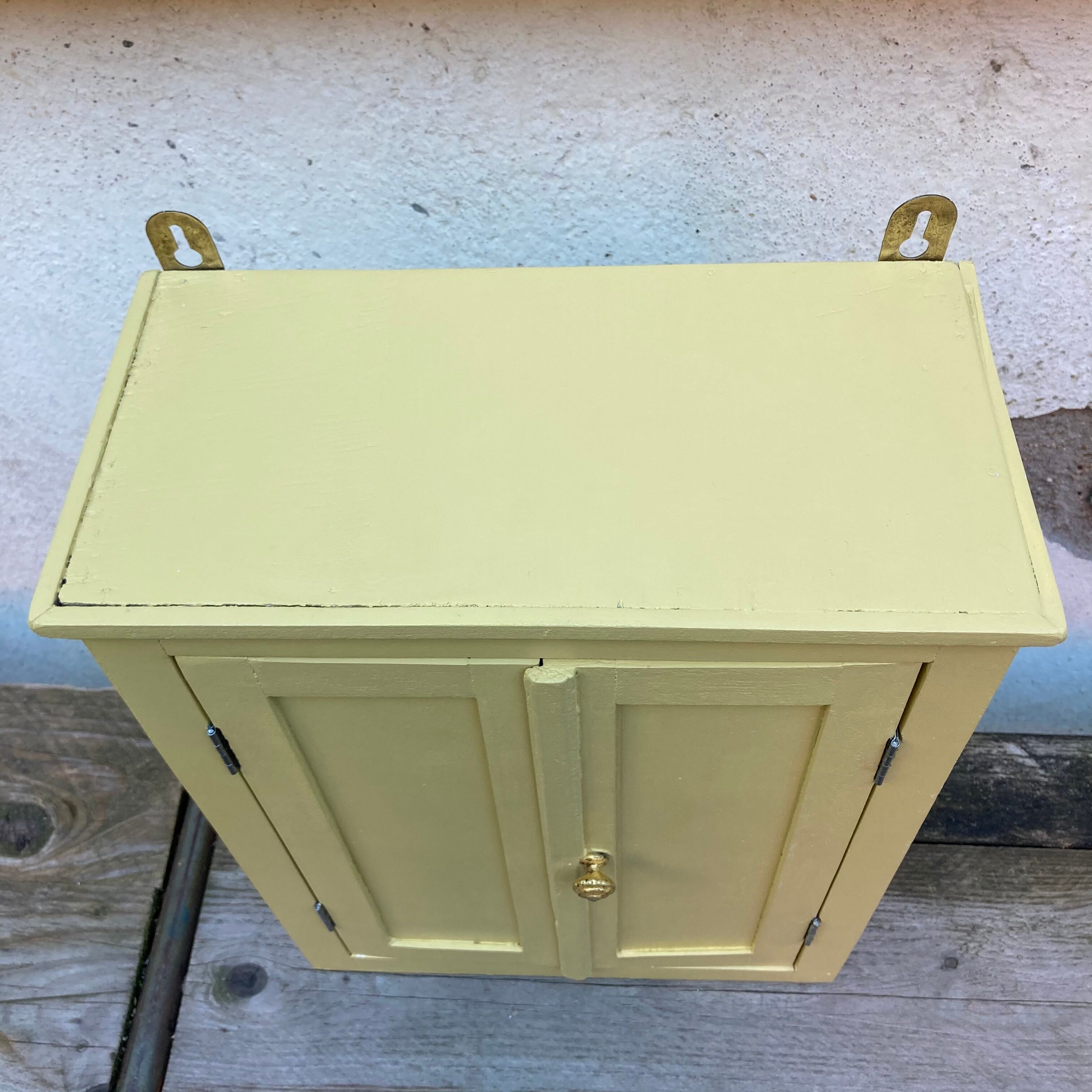 Mini medicine cabinet