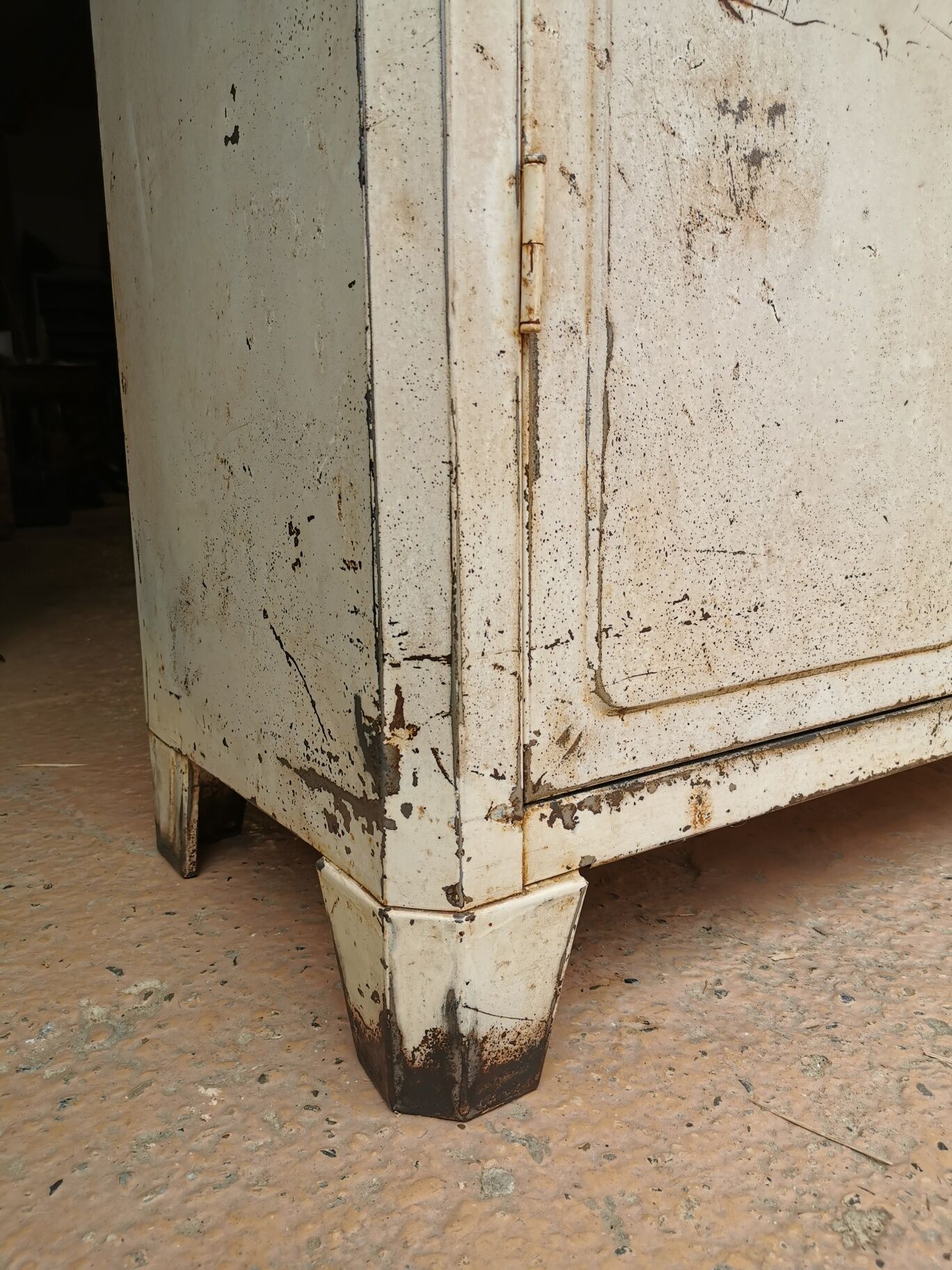 Armoire métallique