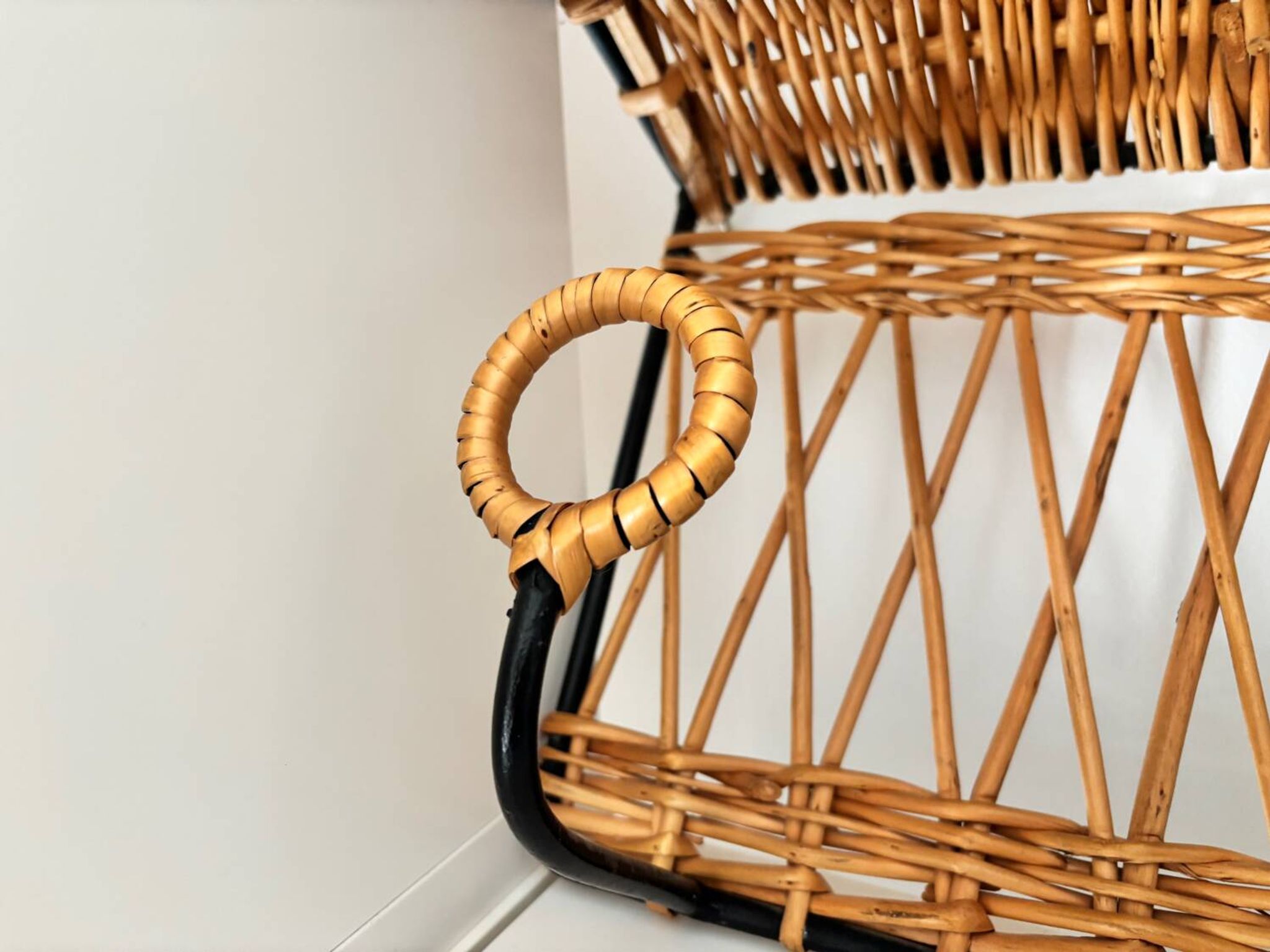 Porte manteau en fer et rotin Jacques Adnet 60s