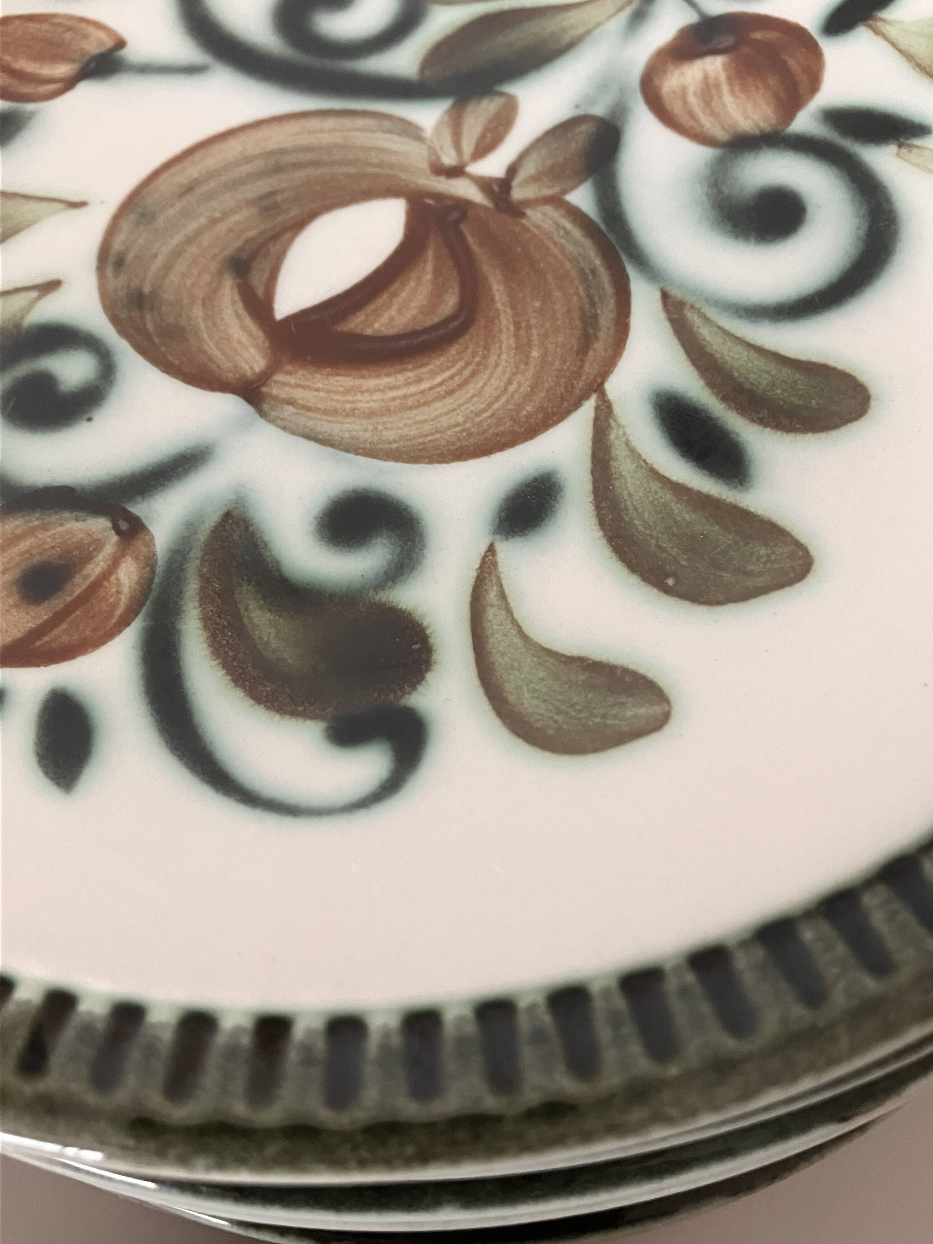 Tableware service plates and cups Argenteuil La Louvière Boch 1960