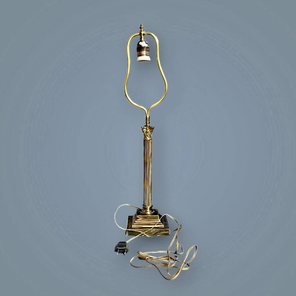 Antique lamp base in patinated brass – fluted column – H 60 cm