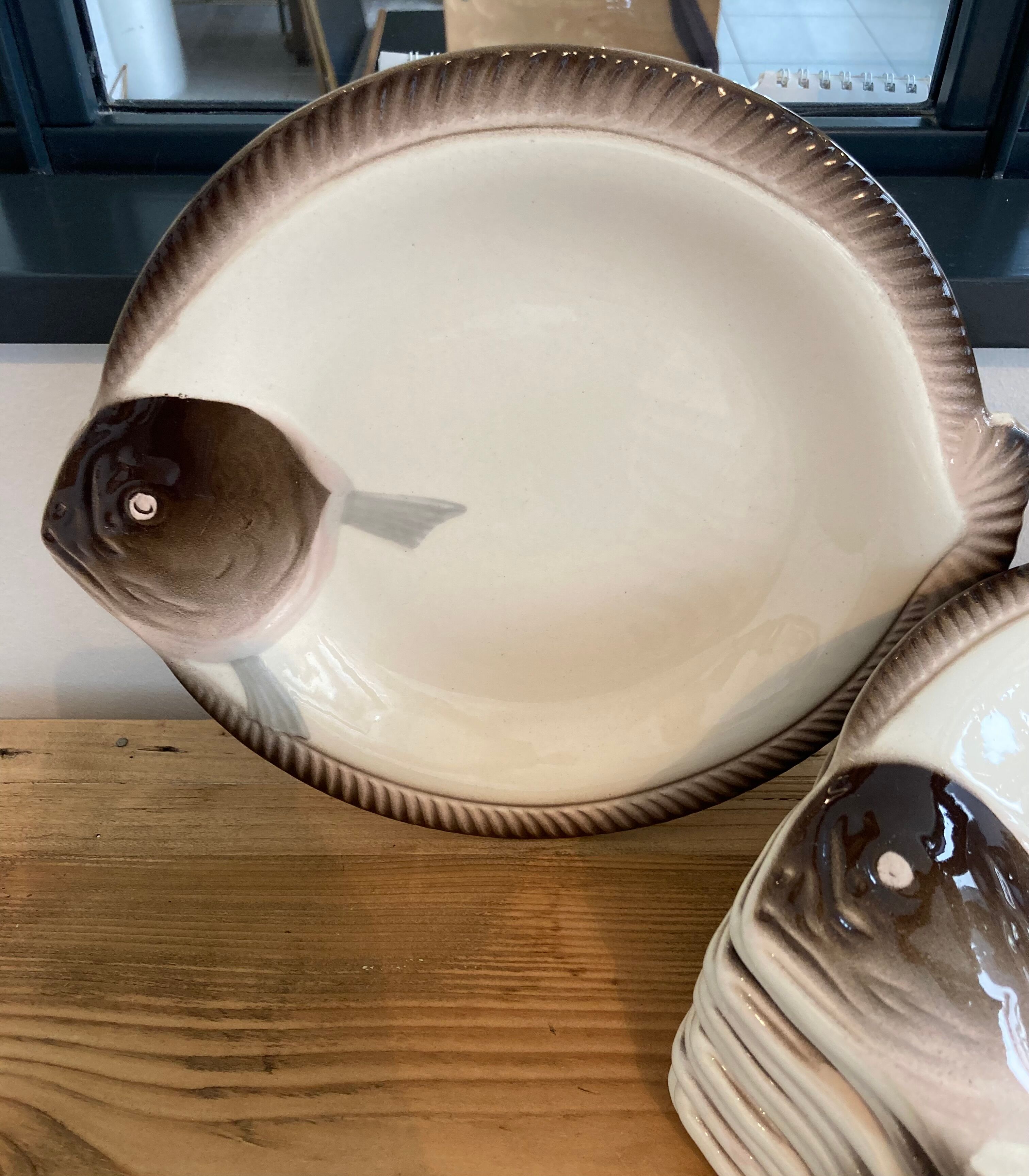 Set de 12 assiettes barbotine poisson Longwy