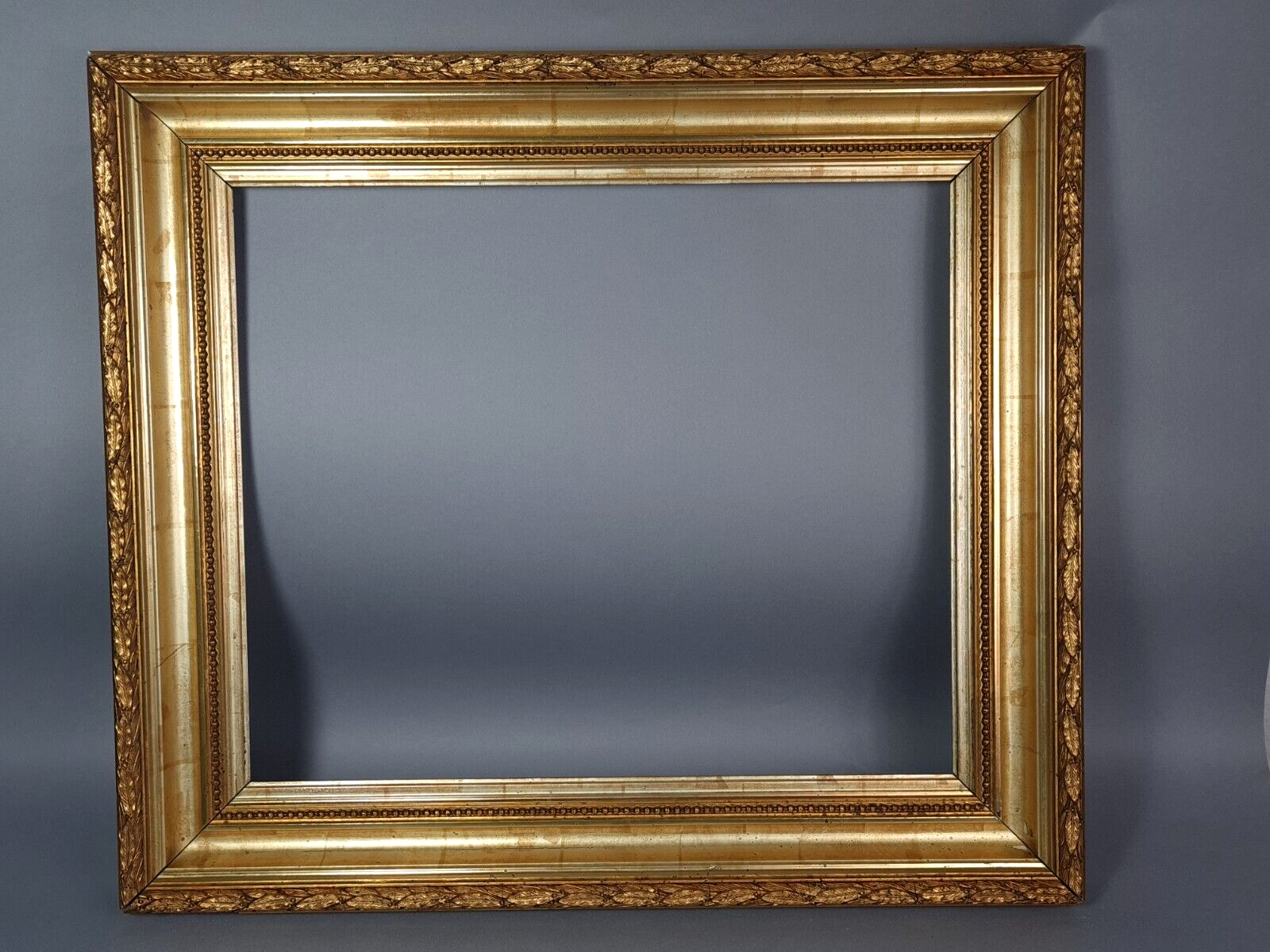 Frame nineteenth century wood stucco gilding gold leaf 70x62 cm, foliage 54x46 cm SB