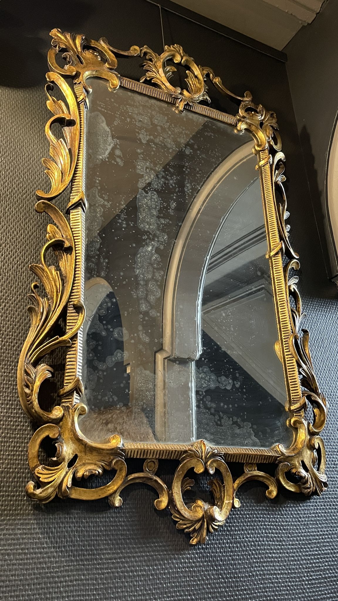 Gilded mirror Louis XV Rocaille in Carved and Stuqué Wood, nineteenth century