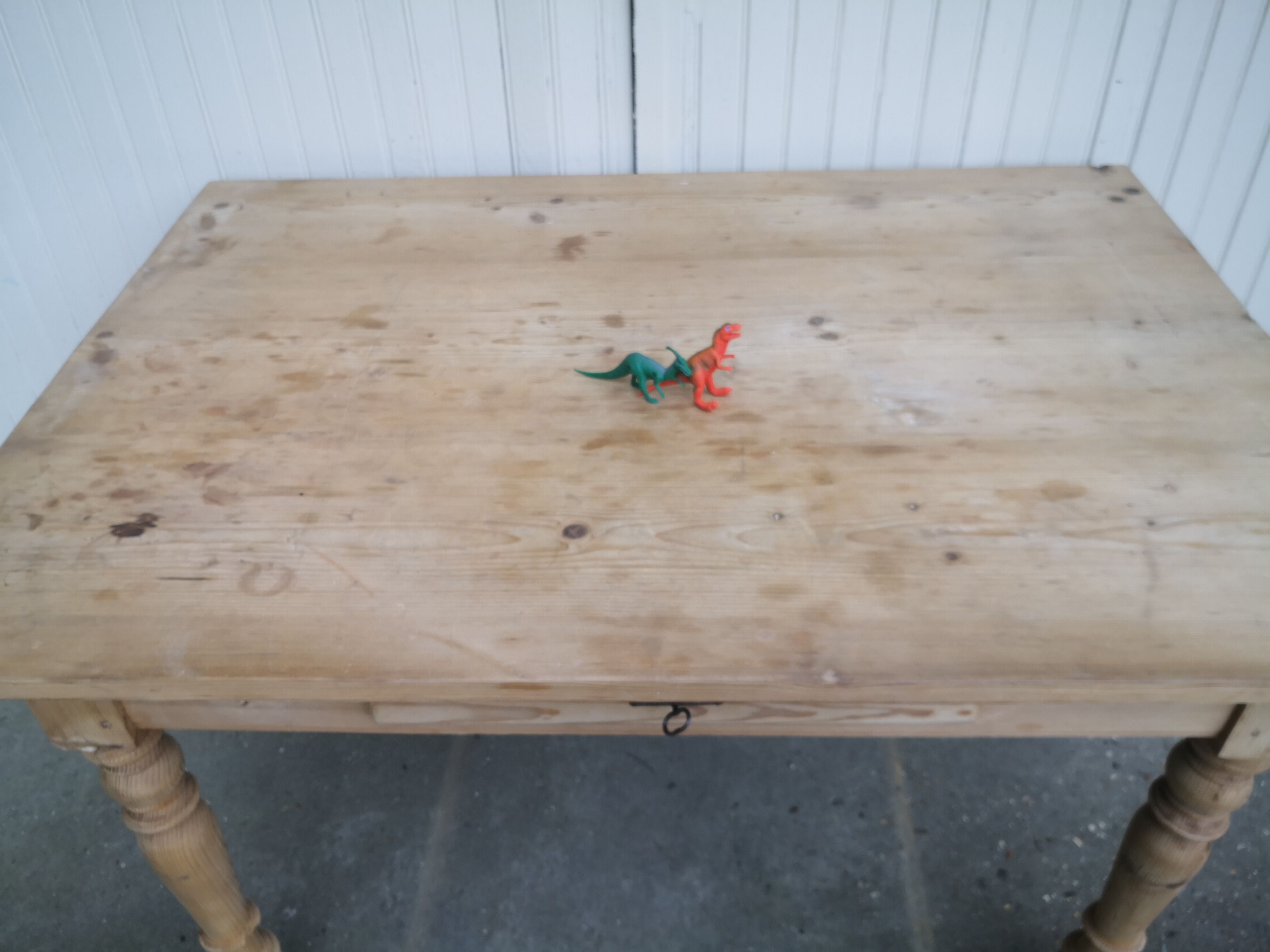 wooden dining table, vintage, turned legs, firm table style