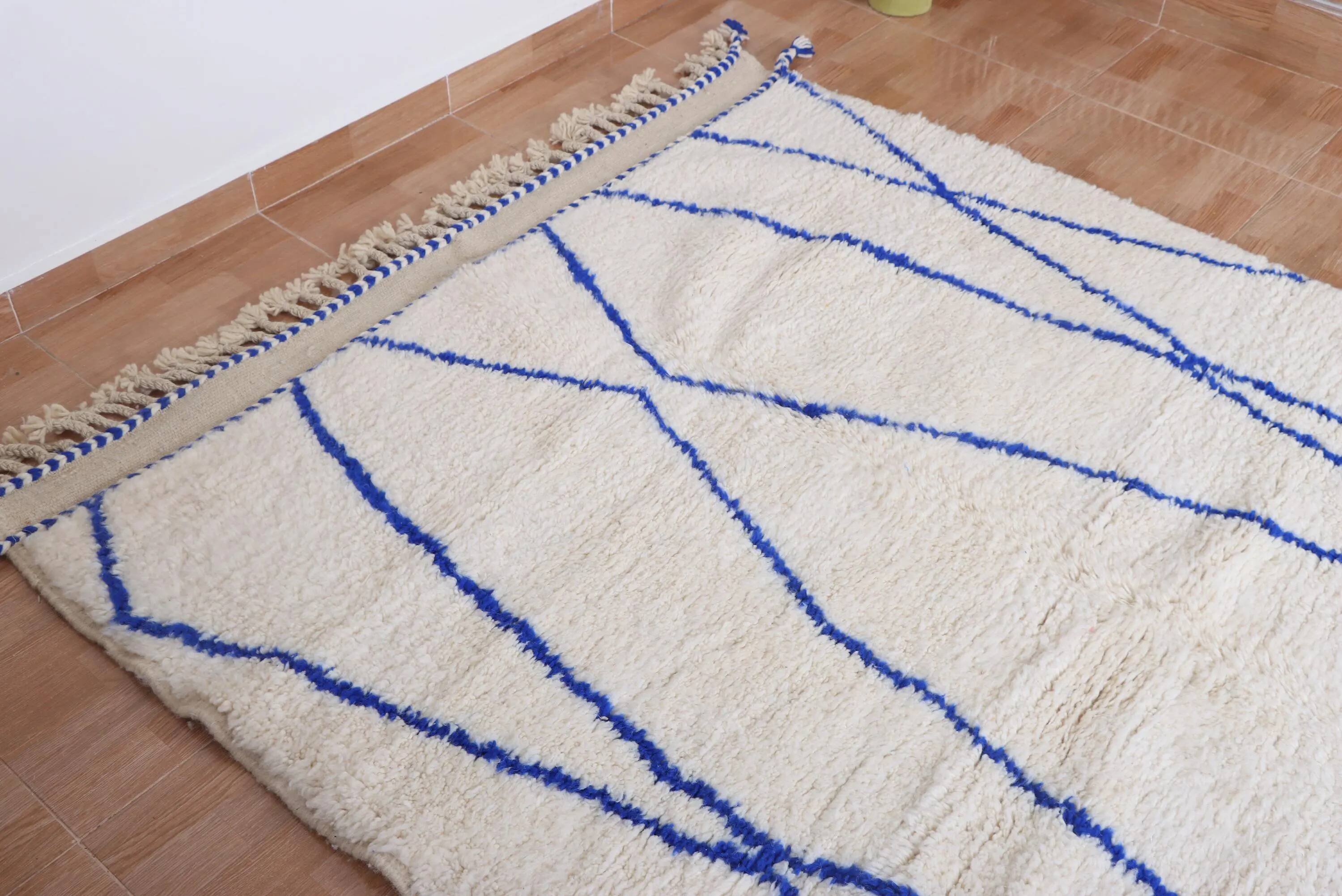 Handmade Moroccan wool rug, large size 250x150 cm, handcrafted.