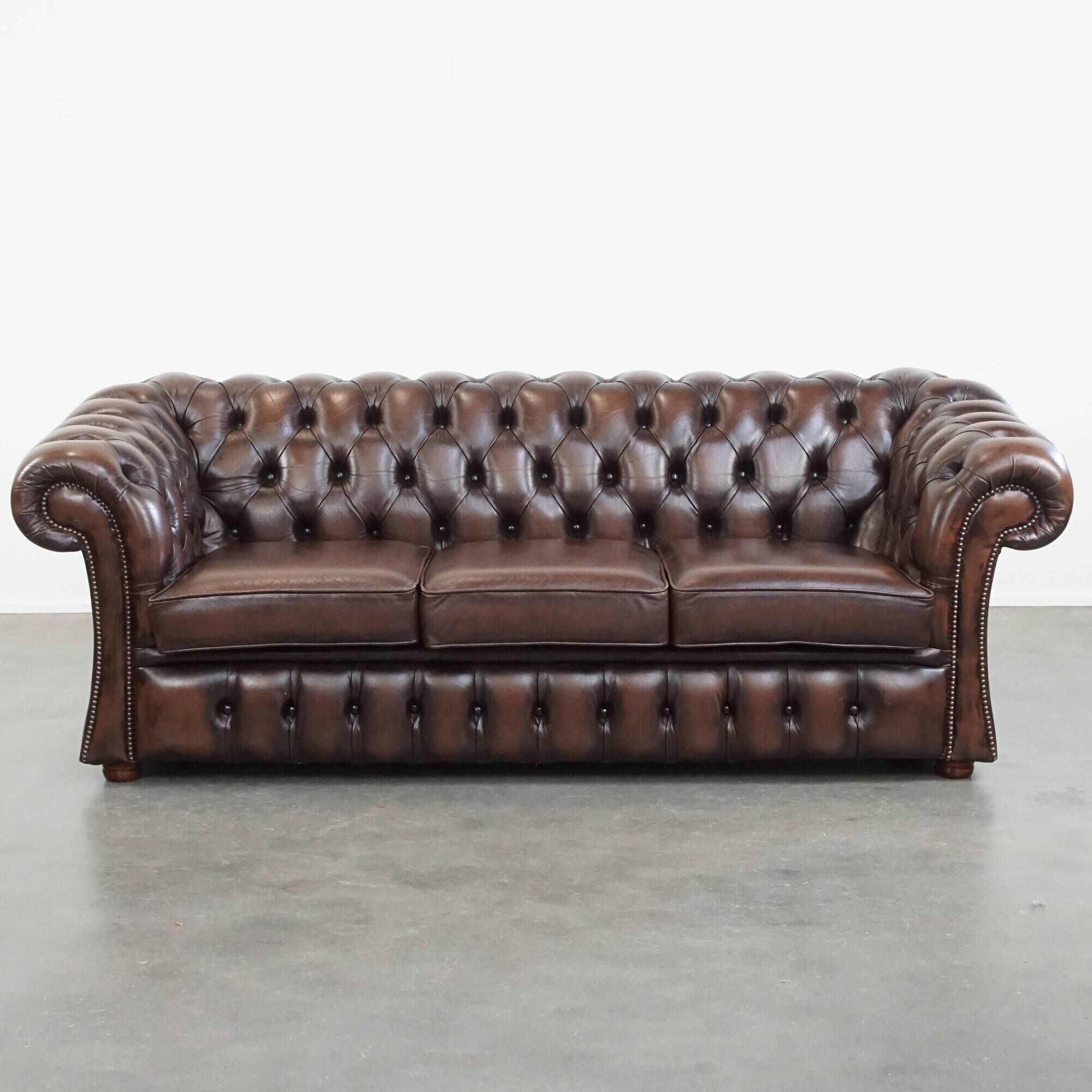 Canapé Chesterfield 3 places en cuir de vache de style anglais