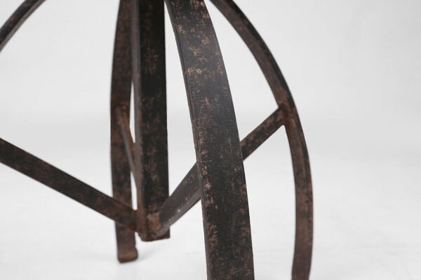 Tabouret en métal noir industriel avec cadre, France années 1920