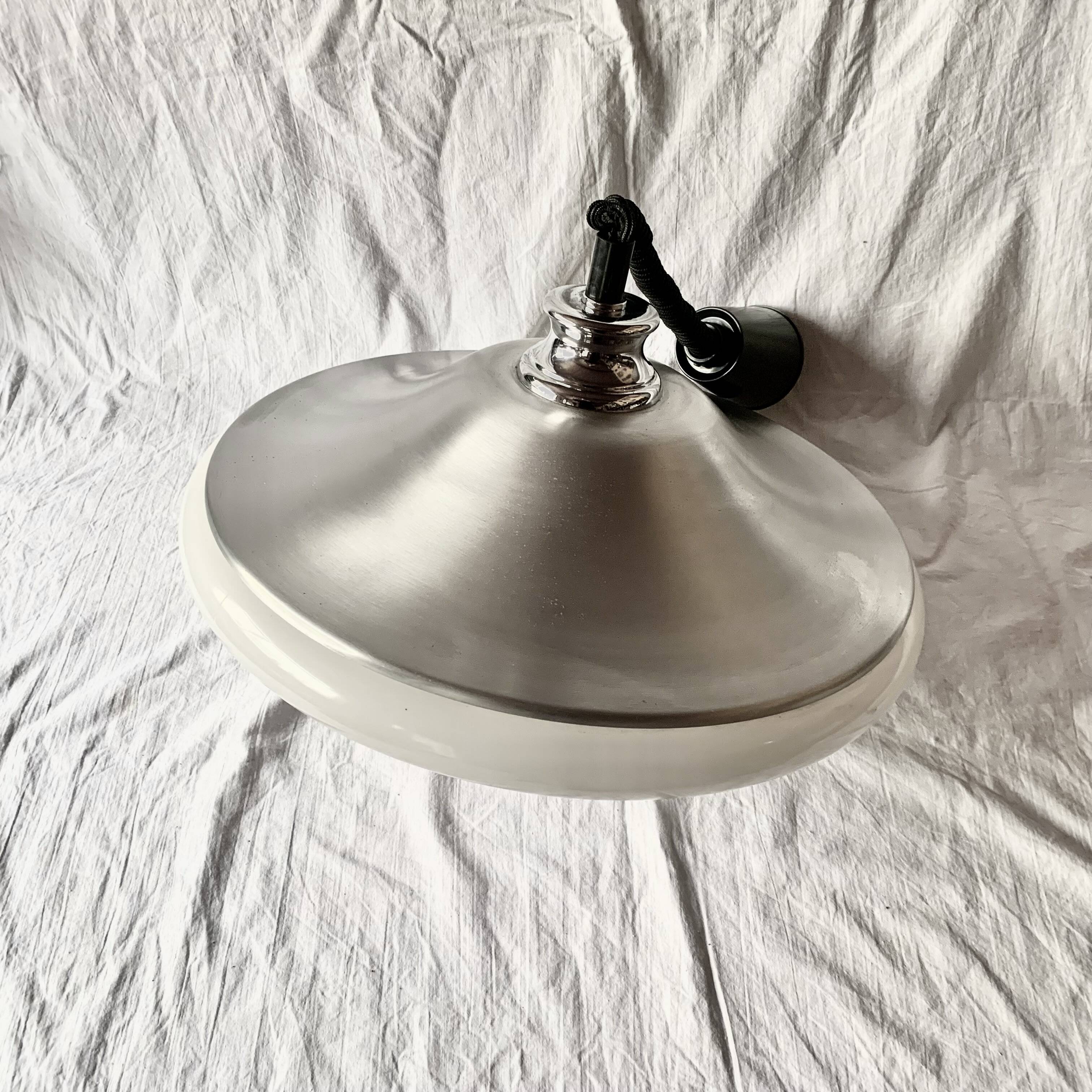 Suspension Space Age Design monte et baisse en aluminium brossé et plastique