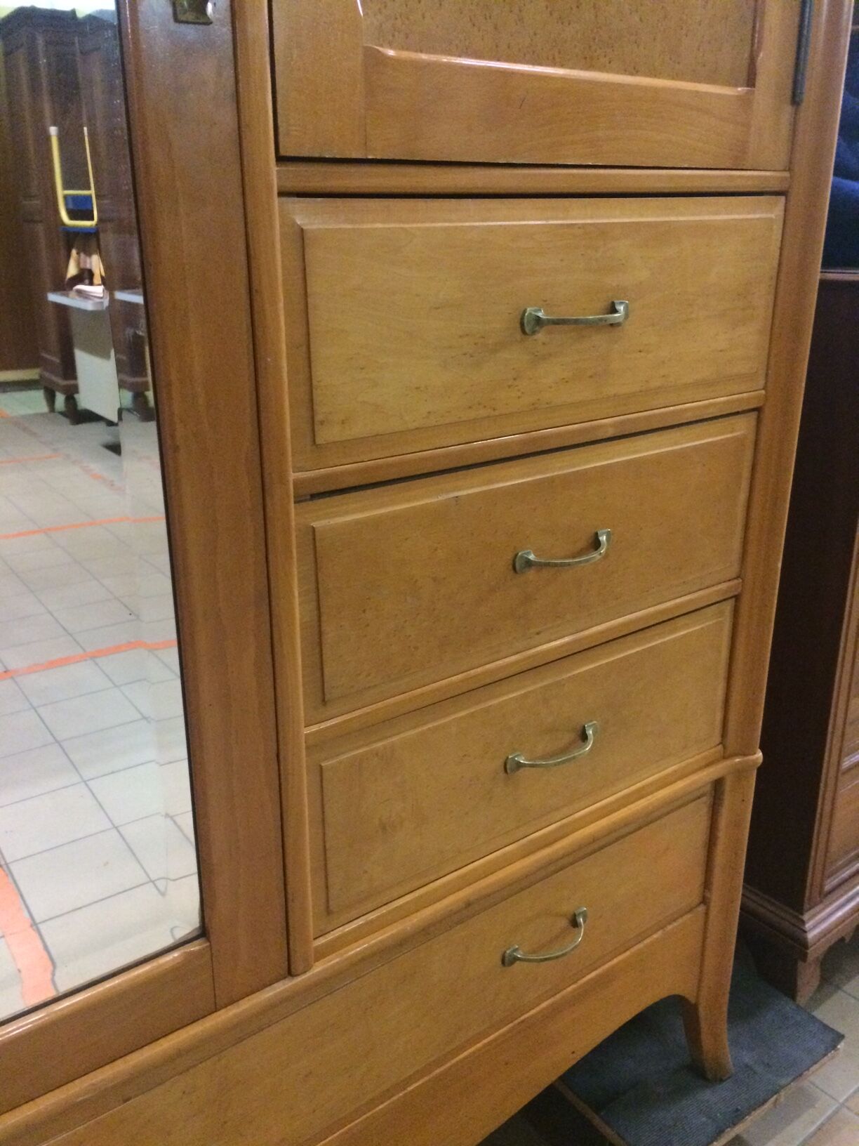 Art Deco cabinet in oak and veneer