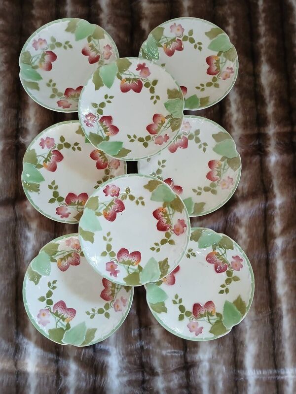 8 assiettes à dessert anciennes Choisy le Roi