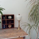 Art deco lamp in brass and opaline