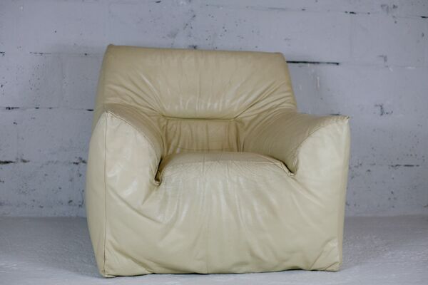 Fauteuil cuir et mousse couleur crème, France, circa 1970