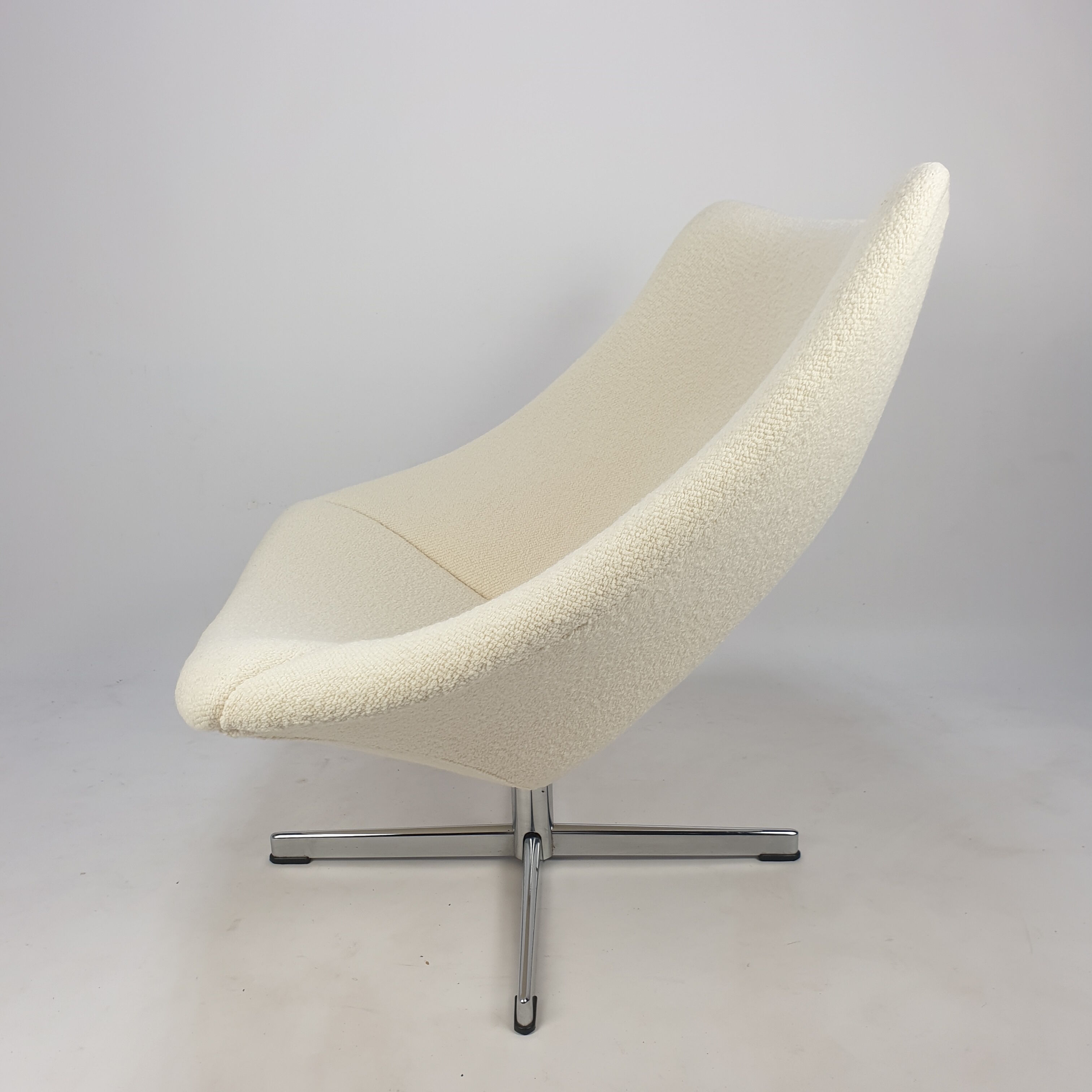 Oyster armchair by Pierre Paulin for Artifort 1965