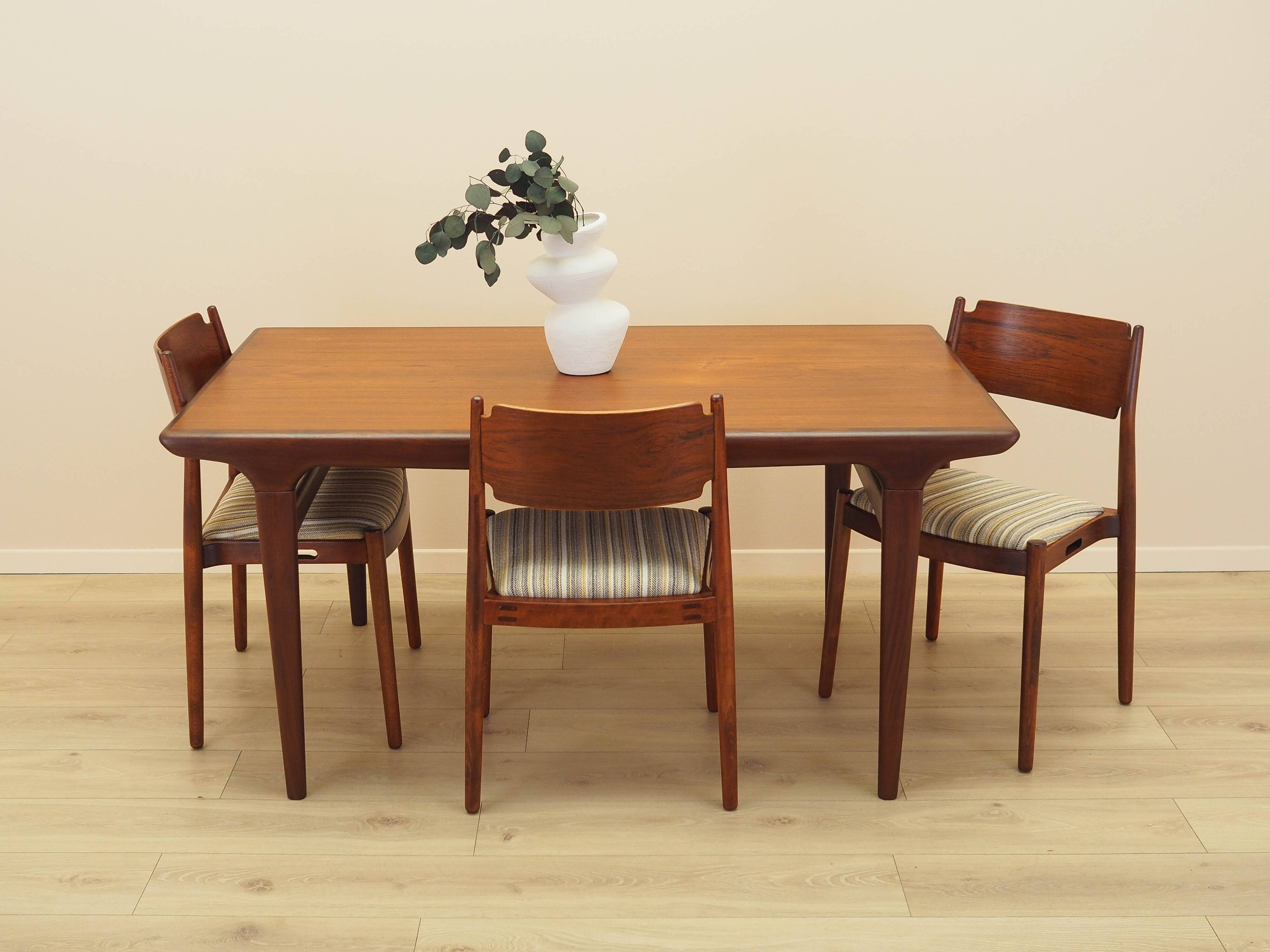 Teak table, Danish design, 1970s, designer: Johannes Andersen