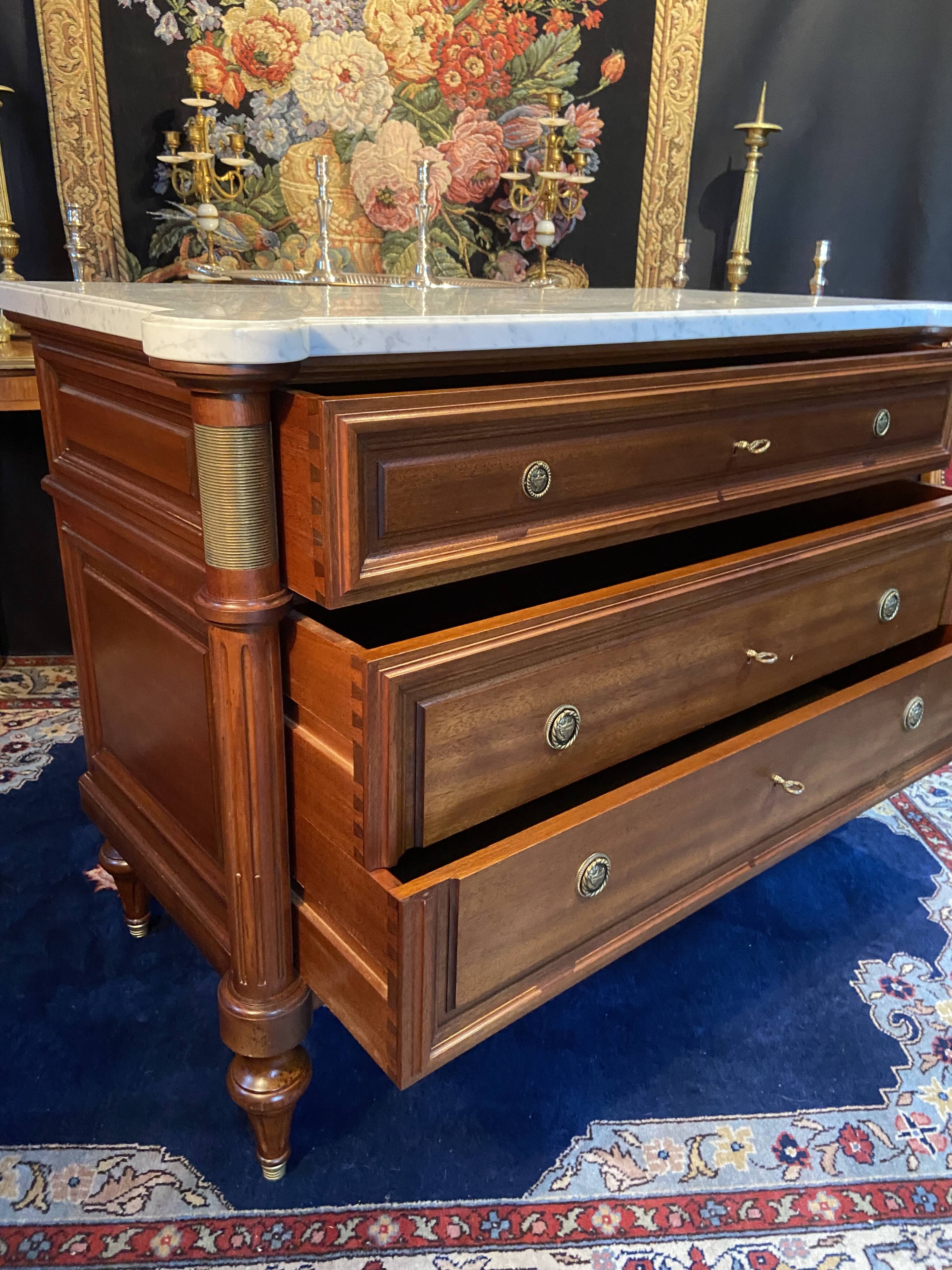 3-drawer chest of drawers in solid mahogany with white marble top in Louis XVI style
