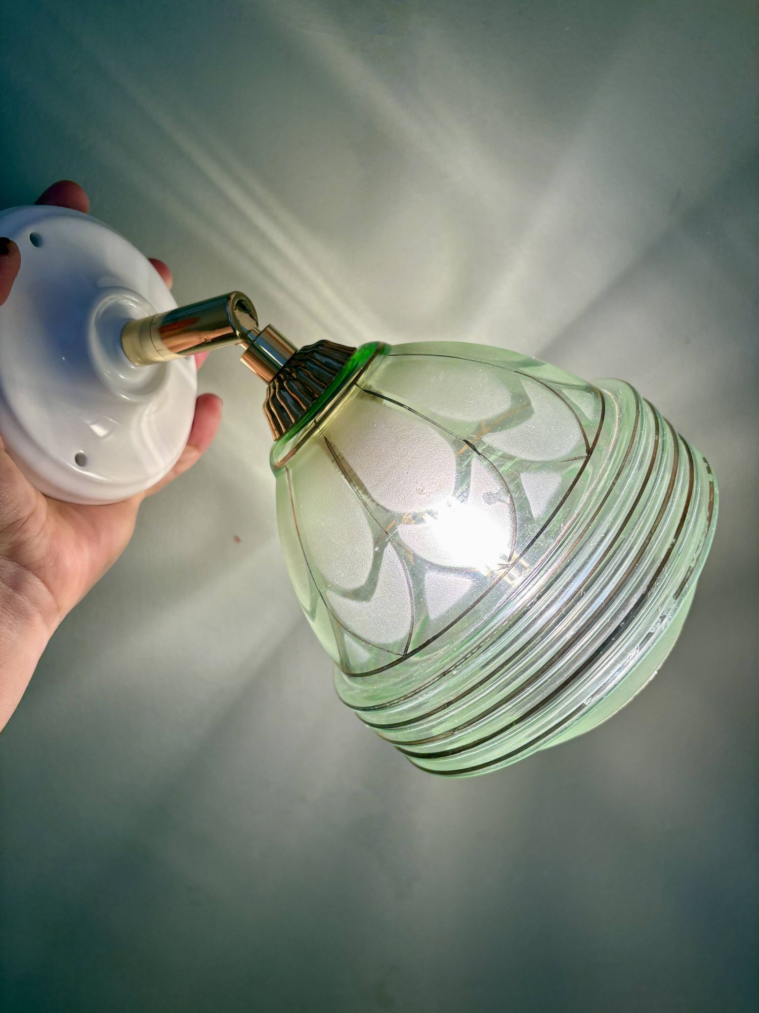 Vintage art deco tulip wall lamp in green and gold glass
