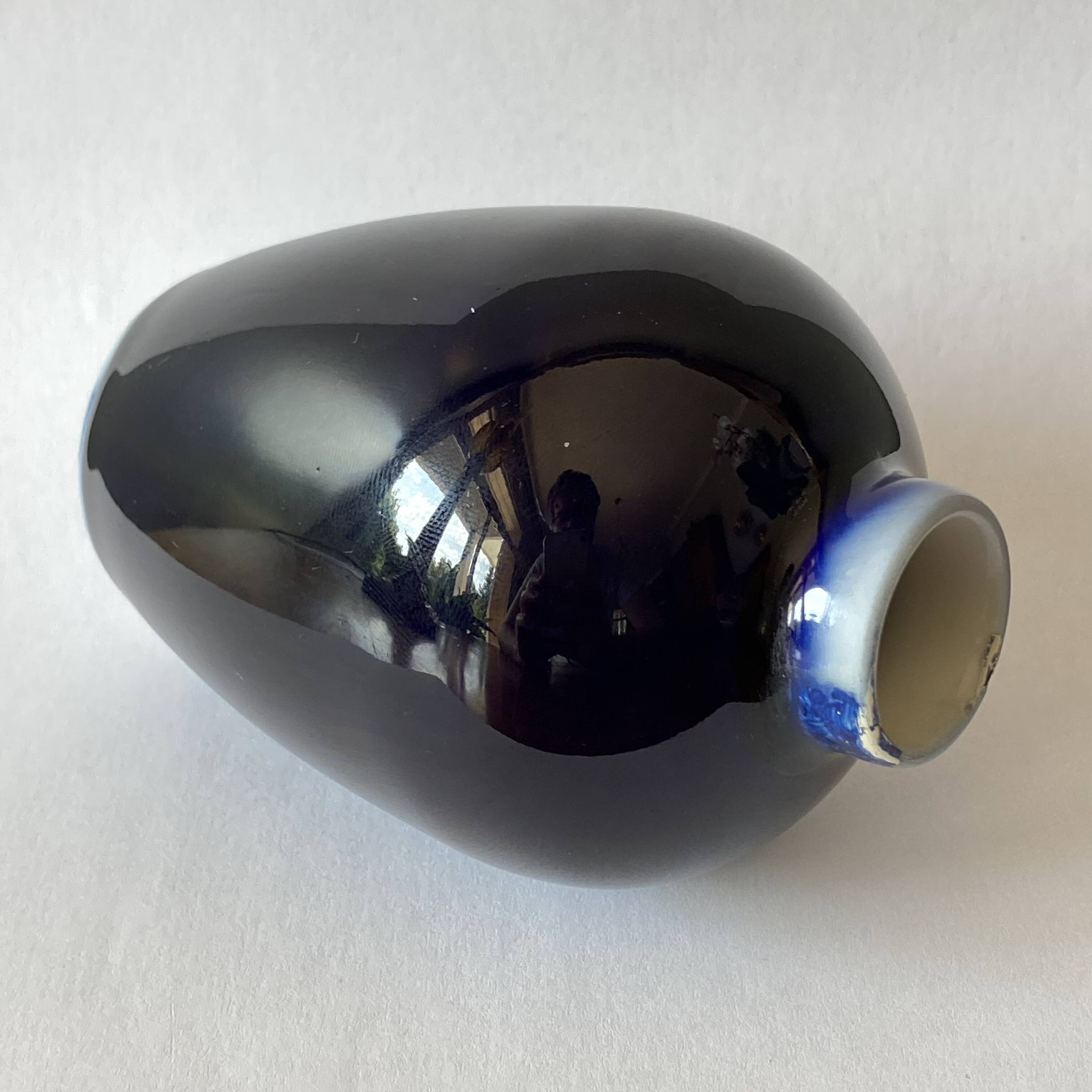 Meiping-shaped miniature vase in Saxon Meissen porcelain with blue monochrome glaze