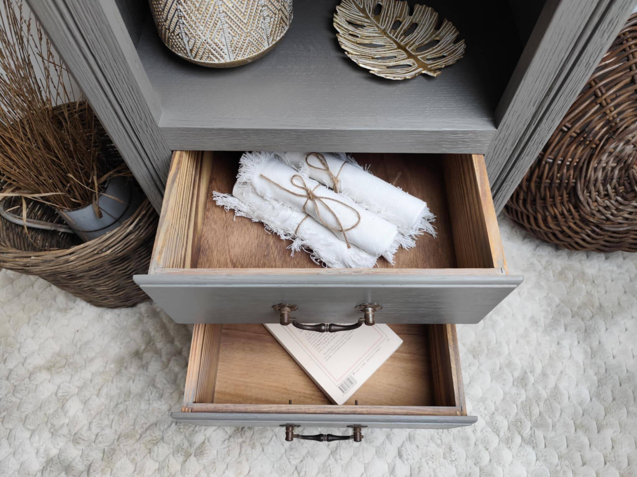 Oak chest of drawers
