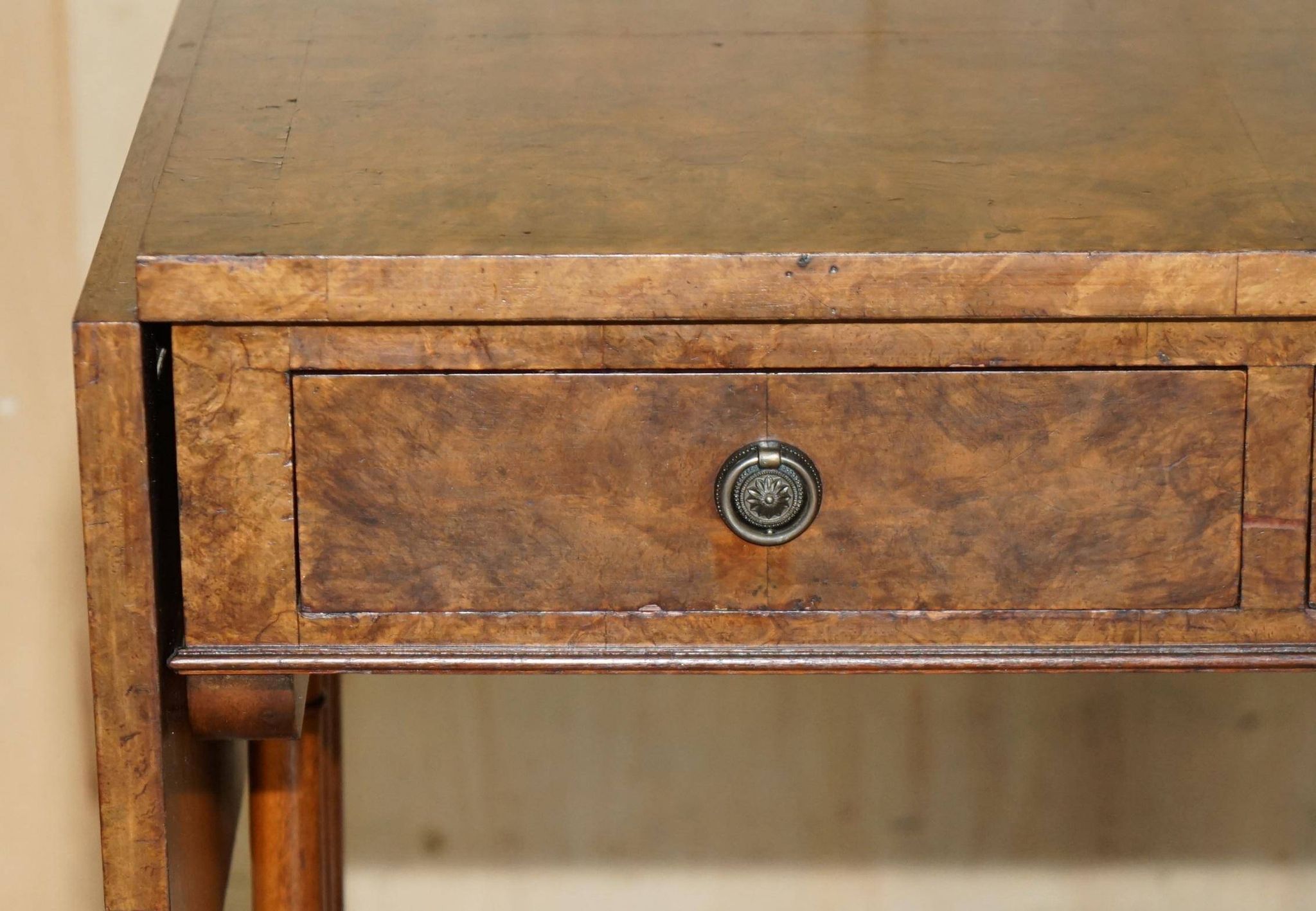 Antique extendable coffee table circa 1880 in solid walnut.