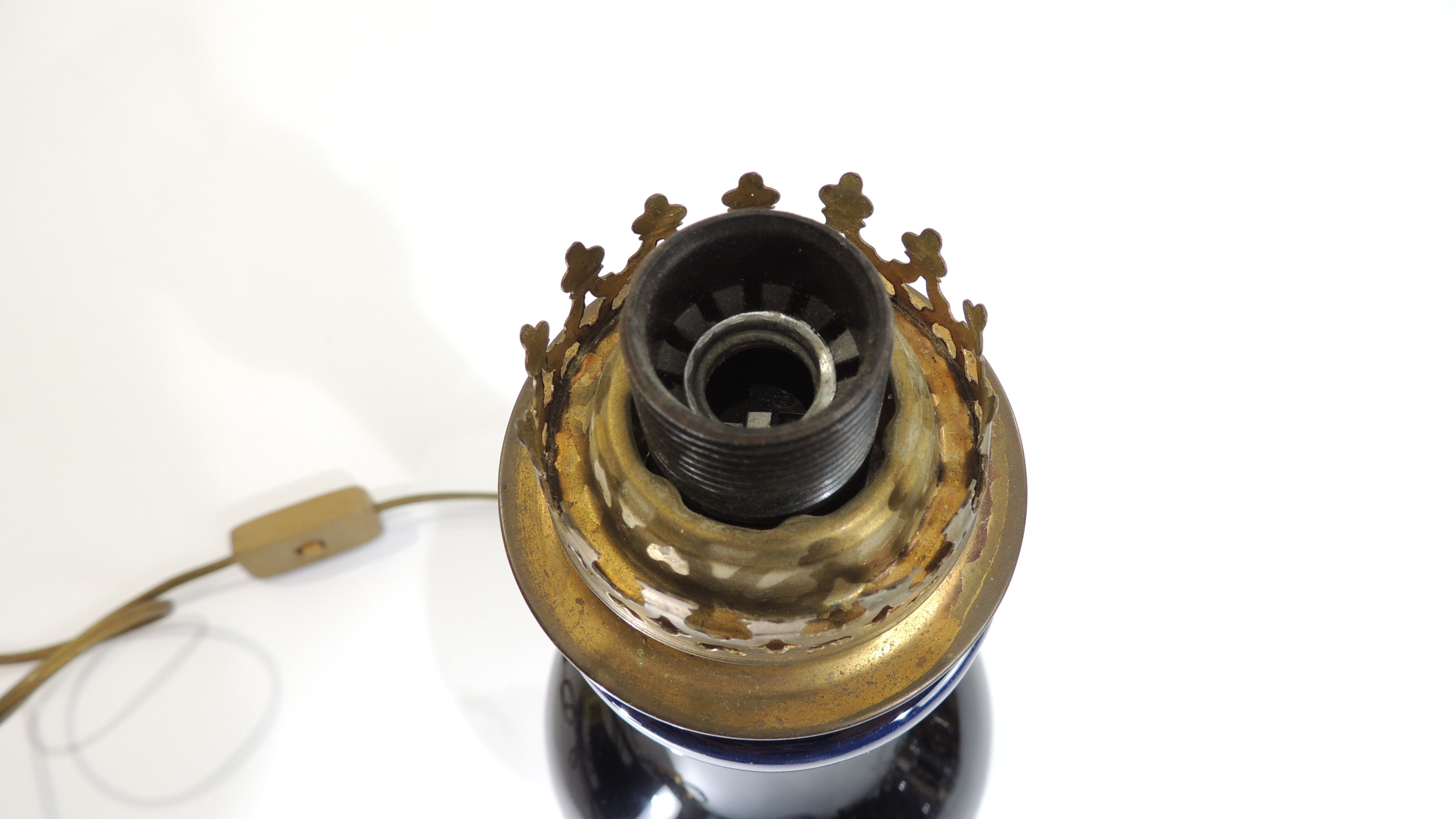 Old Blue/vintage opaline petrol lamp