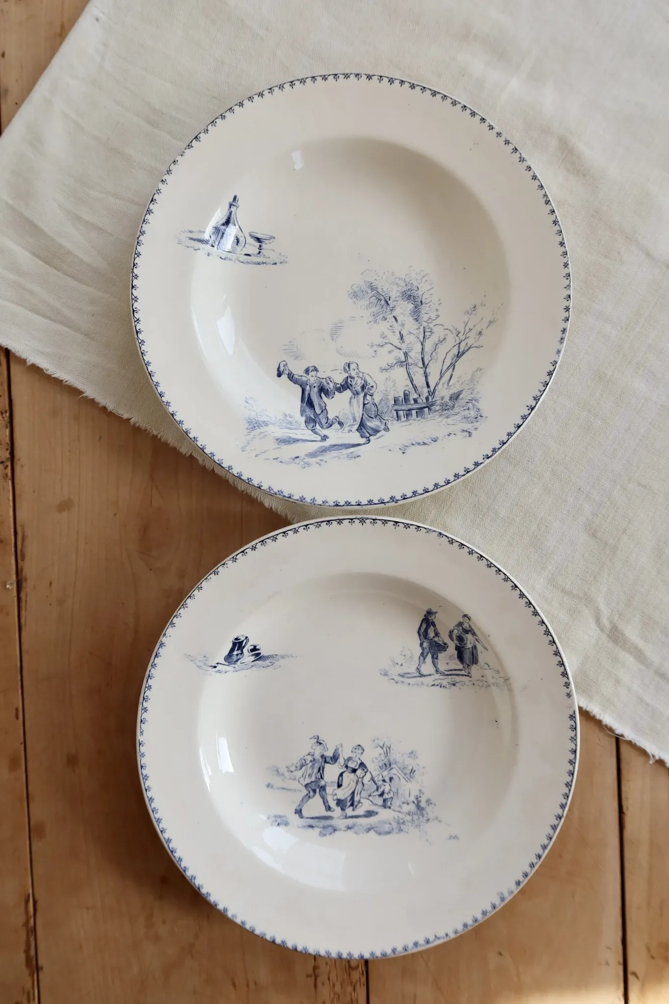 Antique hollow plate Creil and Montereau Téniers service - Ironstone