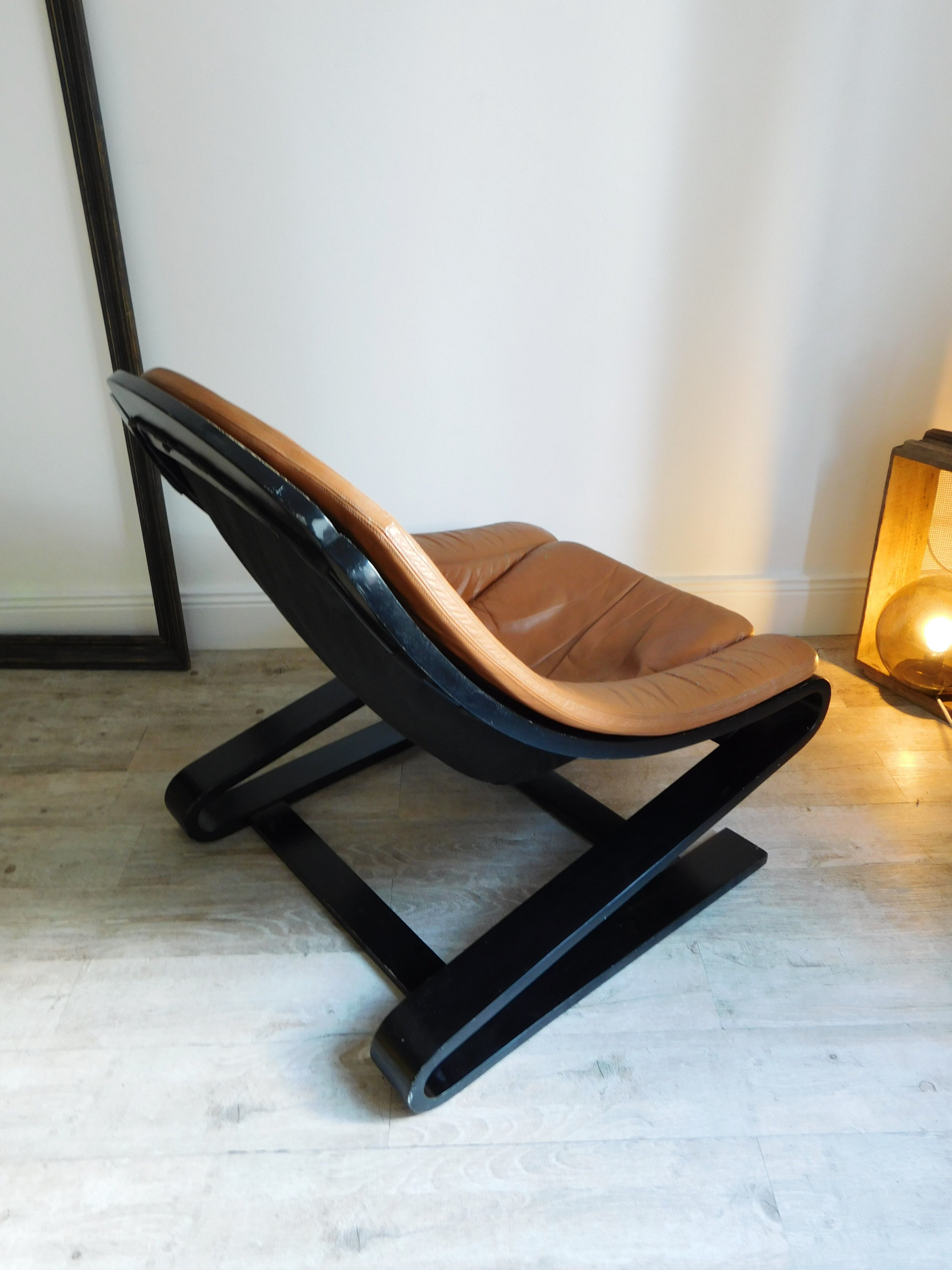 Chair Scandinavian tawny leather and curved wood