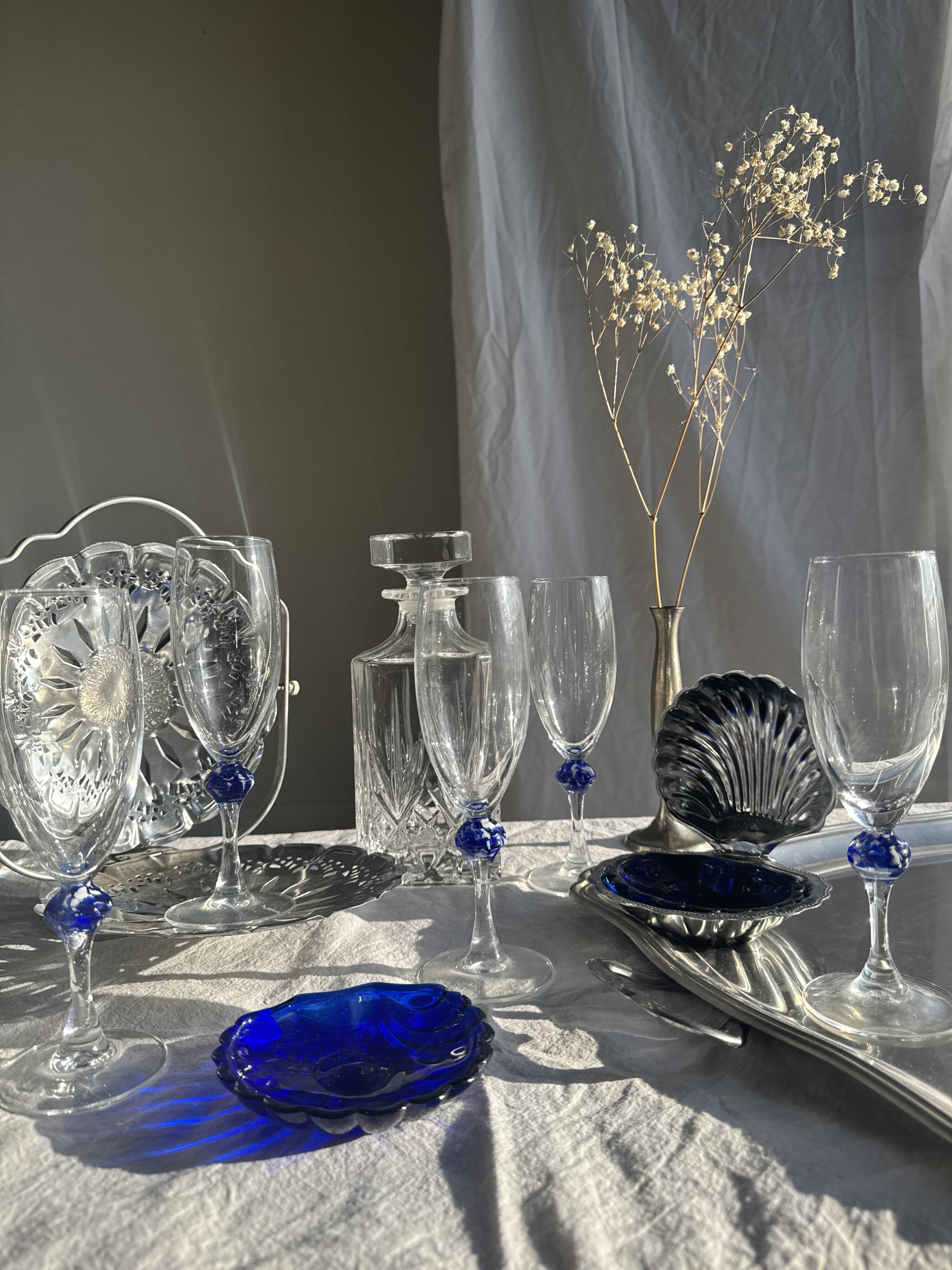 Set of 5 blue ball champagne flutes