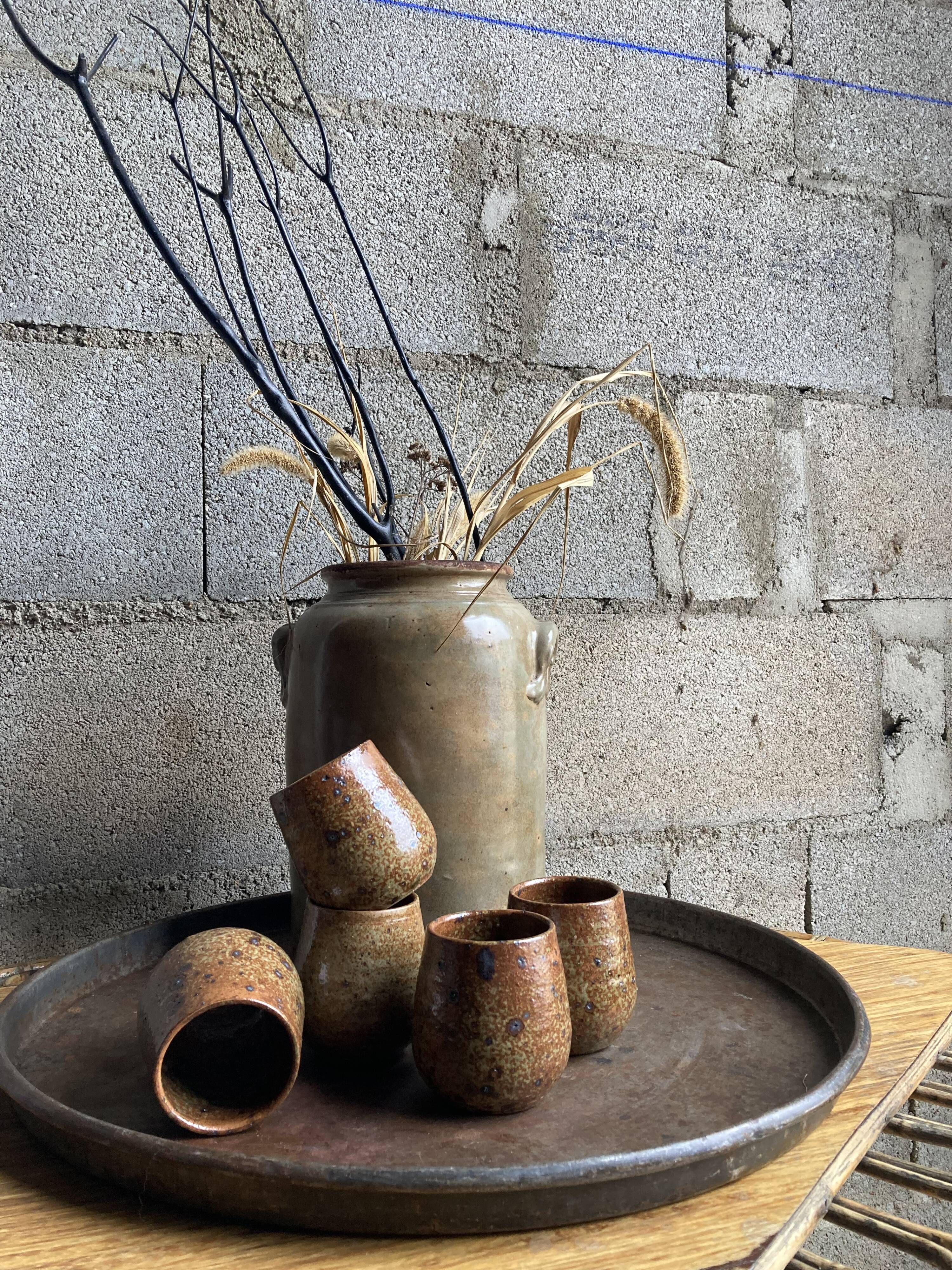 5 mugs en grés pyrite