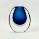 Vase en verre artistique scandinave du milieu du siècle - Vicke Lindstrand pour Kosta, années 1950