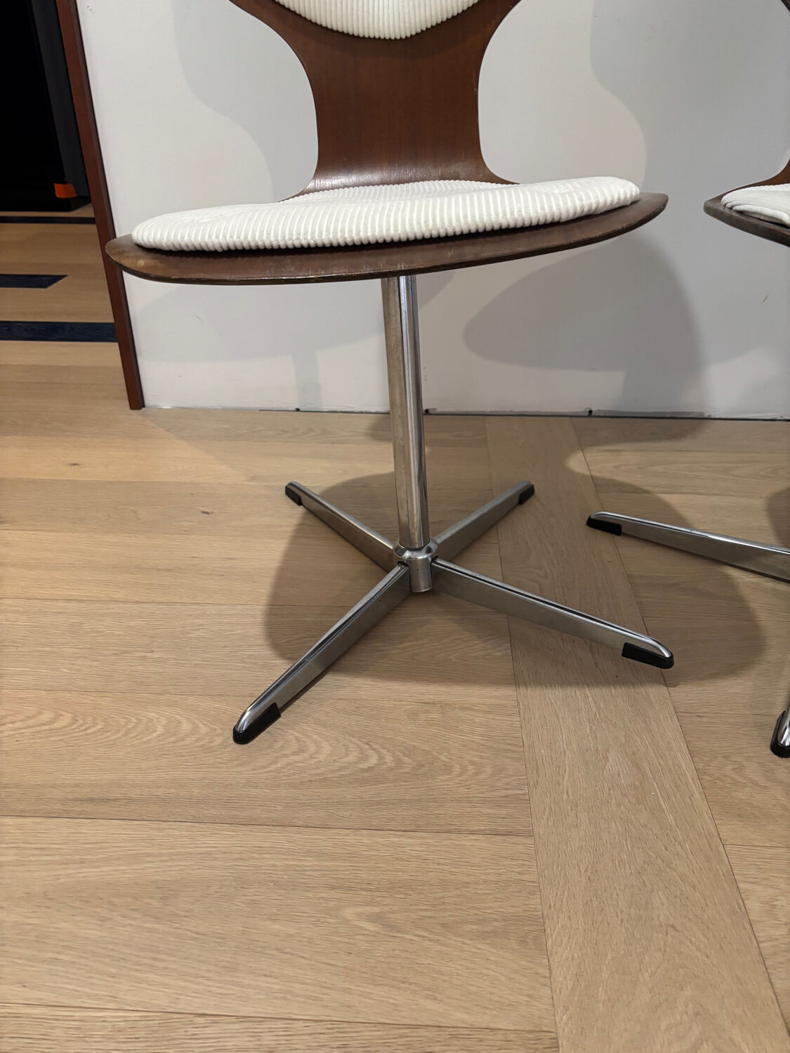 Lot of 4 vintage swivel chairs in the style of Arne Jacobsen, Scandinavian.