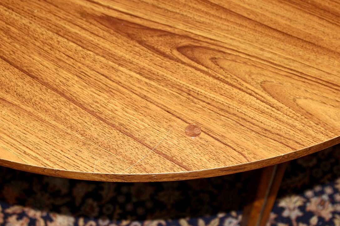 able to eat vintage round in formica imitation teak, with hidden extension, Scandinavian style