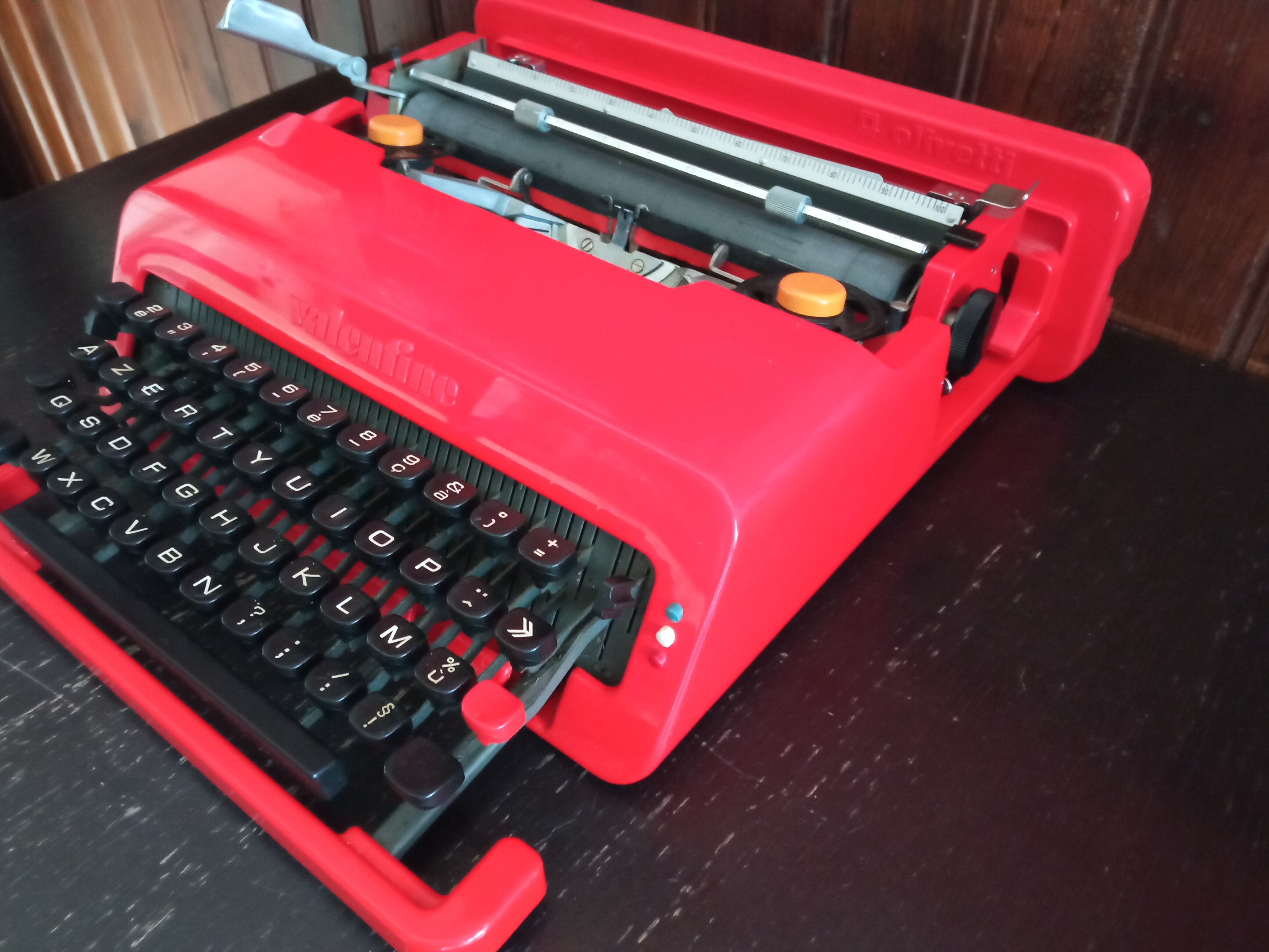 Machine à écrire Olivetti "Valentine " par Ettore Sottsass 1960s