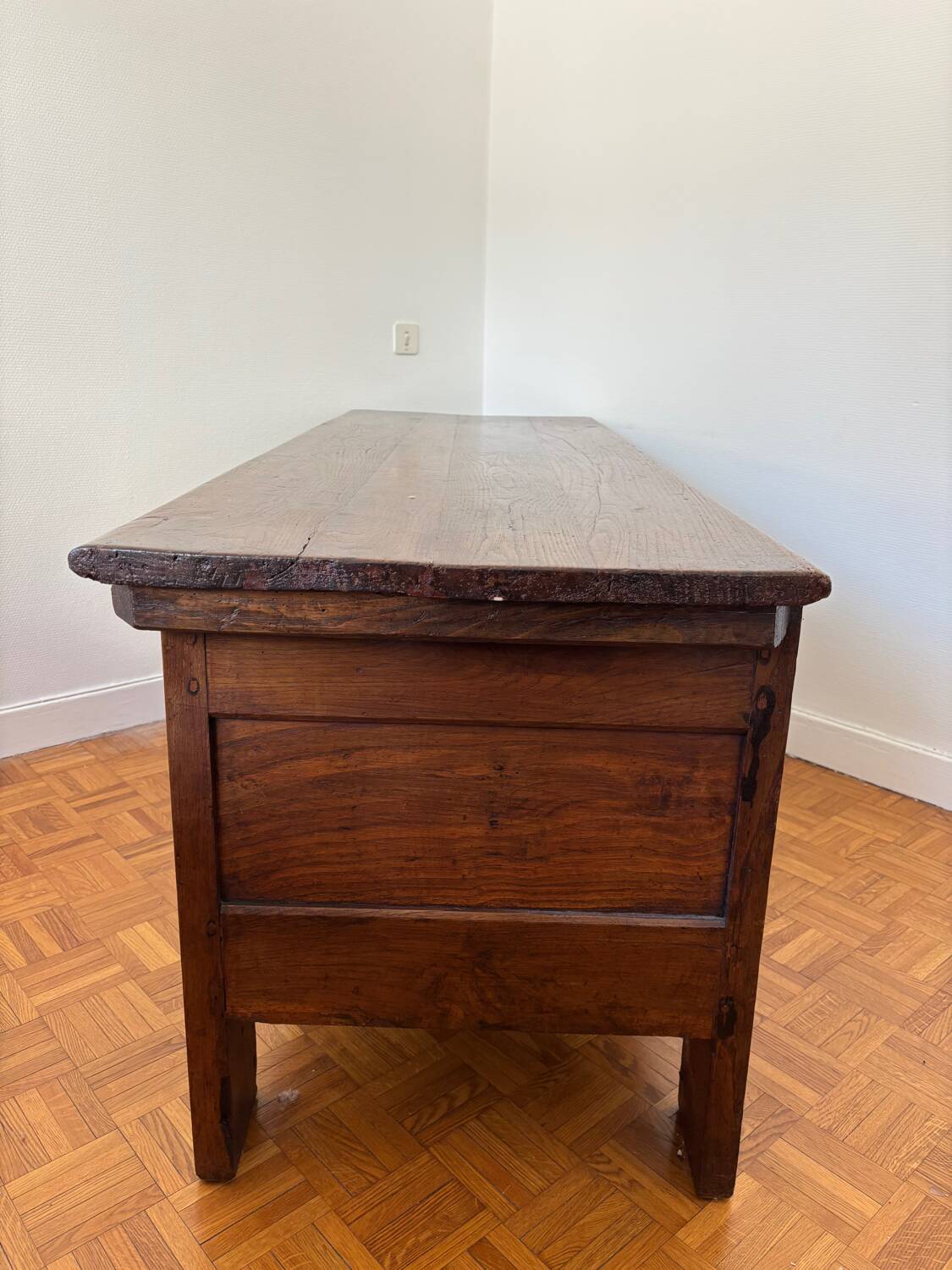 Grand coffre ancien en chêne massif – XIXe – belle patine d’origine