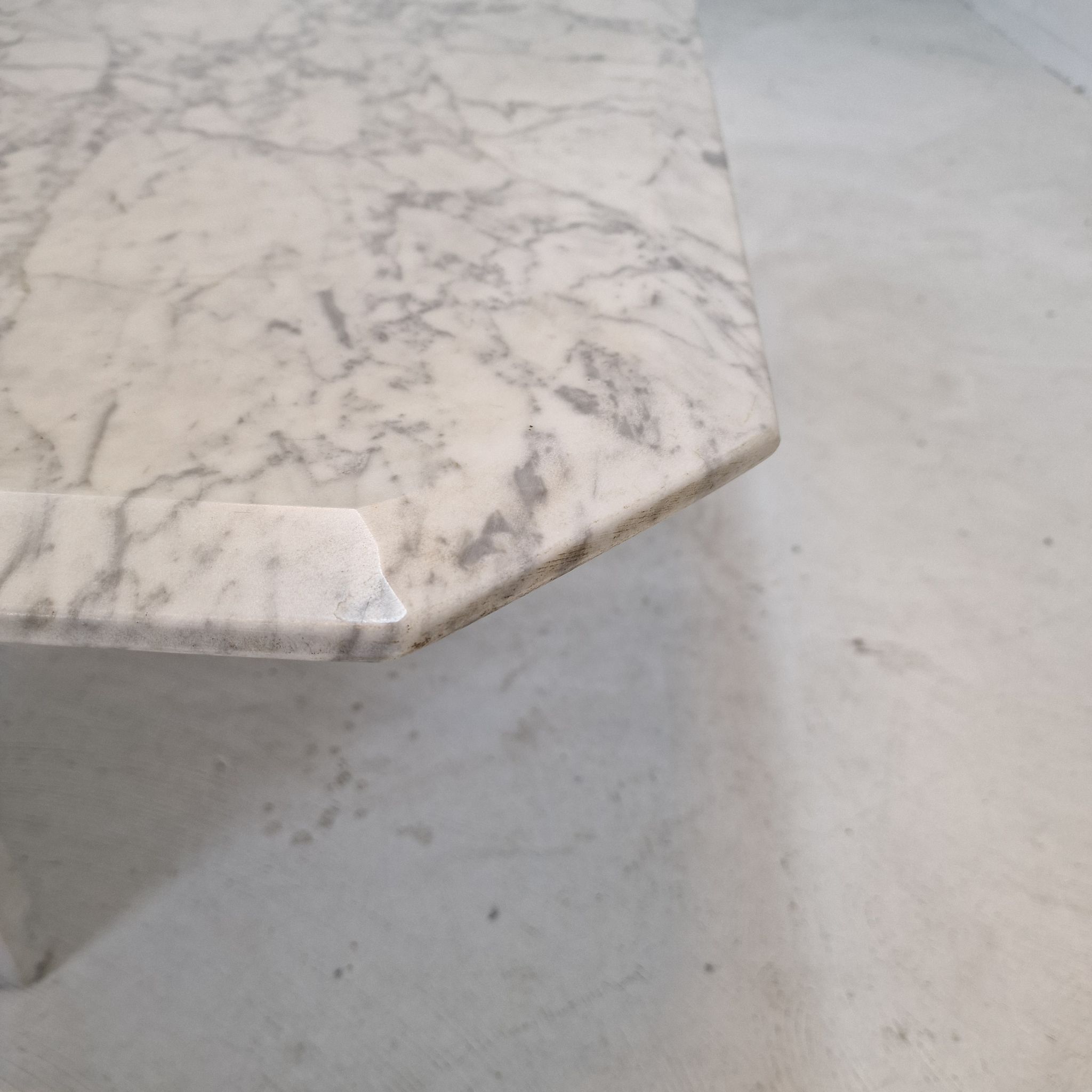 Table basse en marbre italien années 1970