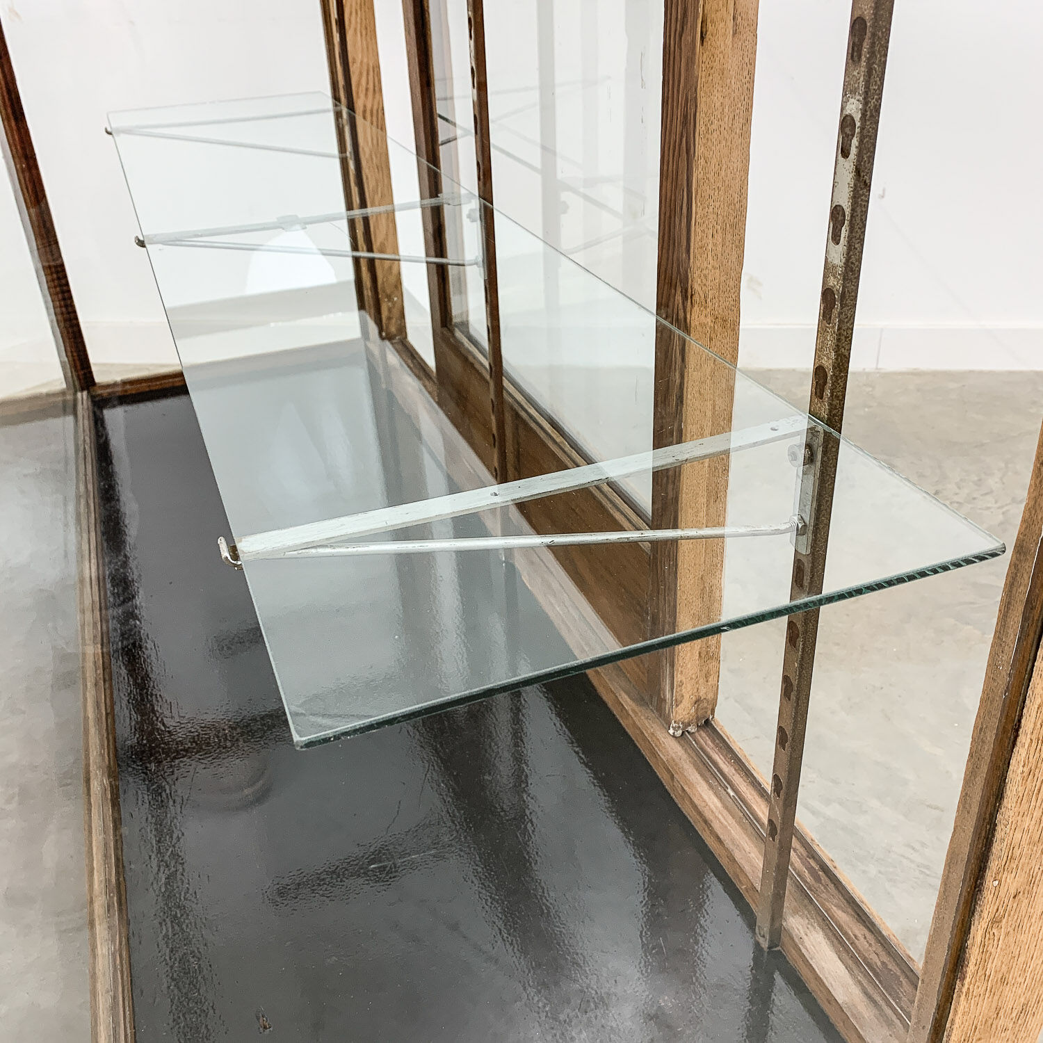 Antique shop counter vitrine