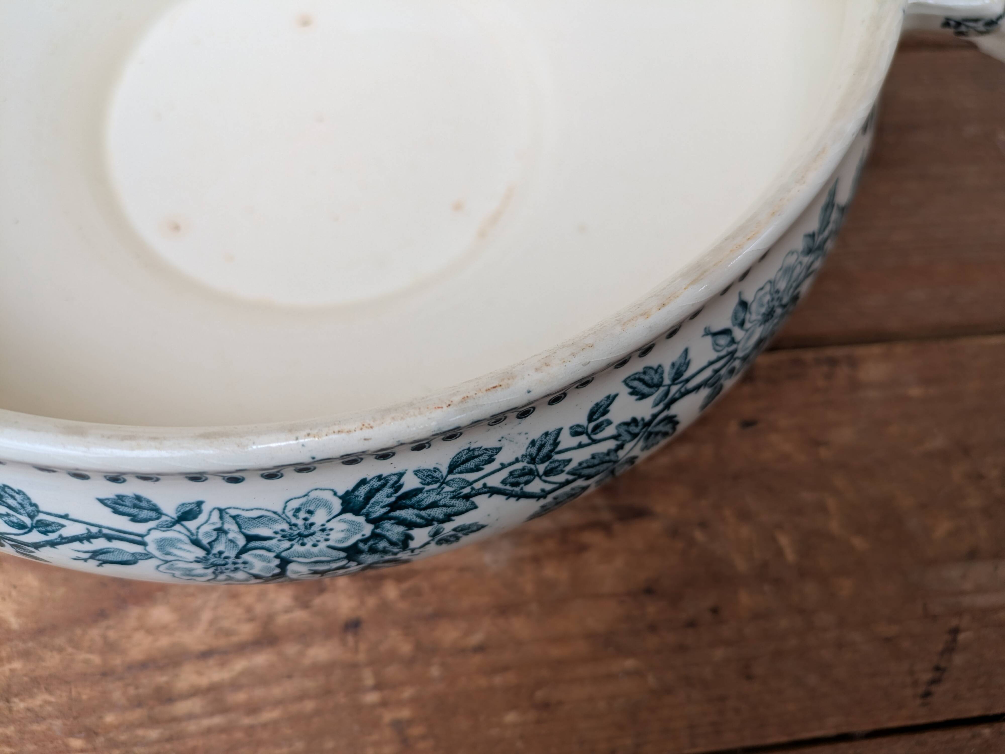 Saint Amand soup tureen model Guadeloupe with a floral decoration in Terre de Fer.